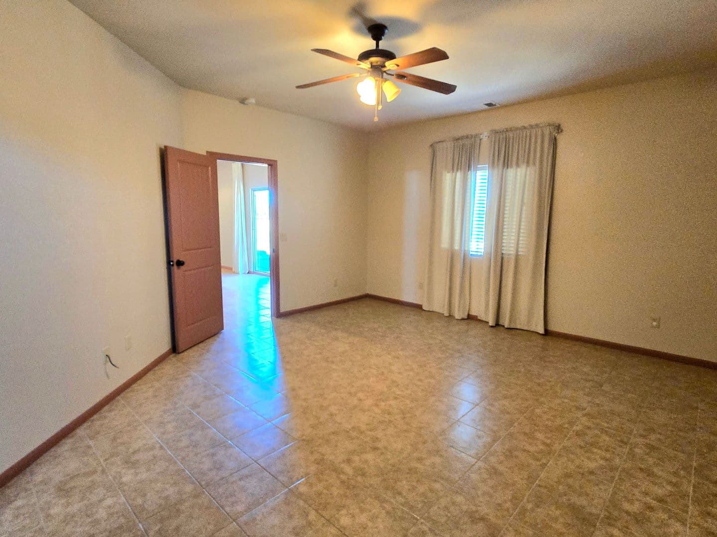 7425 Kellogg Ave. 12 of 22
