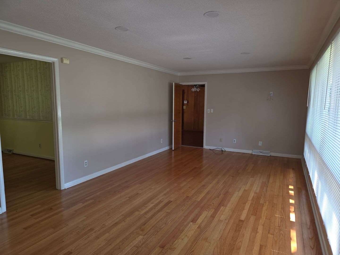 3322 HART ST 2 of 14