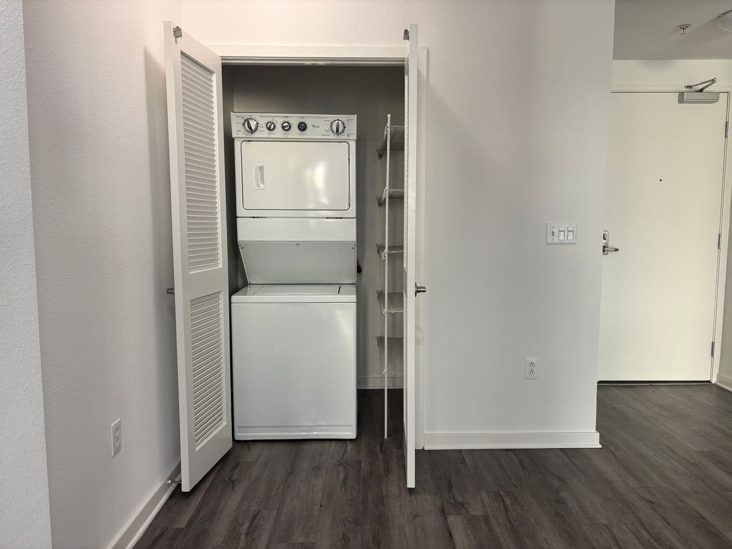 135 - Canvas LA Apartments 4 of 11