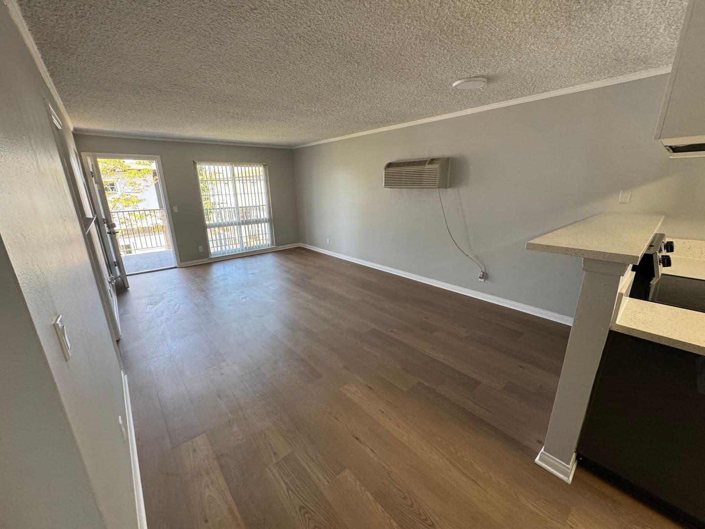 055 - Villa Del Sol Apartment Homes 2 of 6