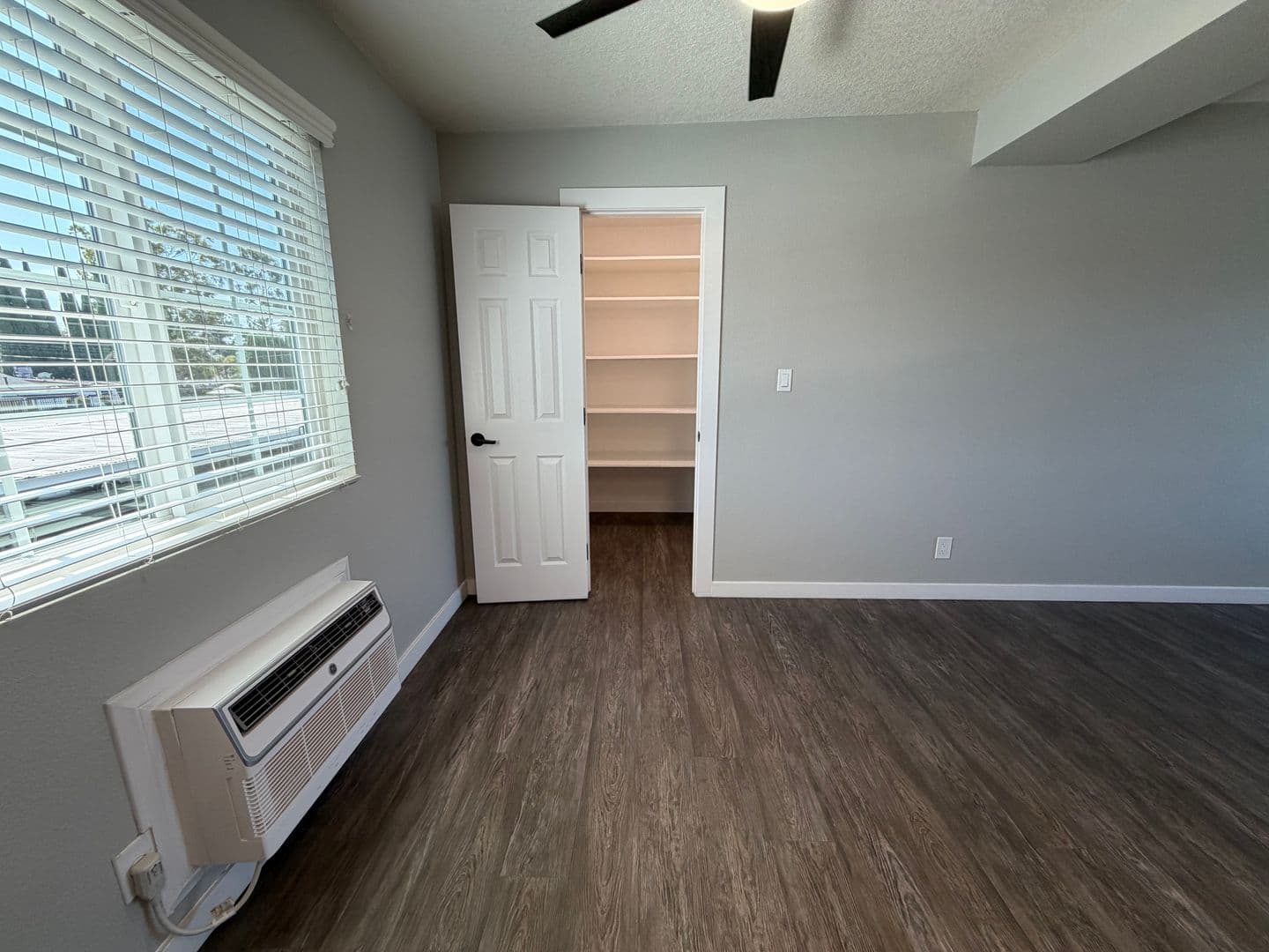 064 - Fair Oaks Apartments 2 of 6
