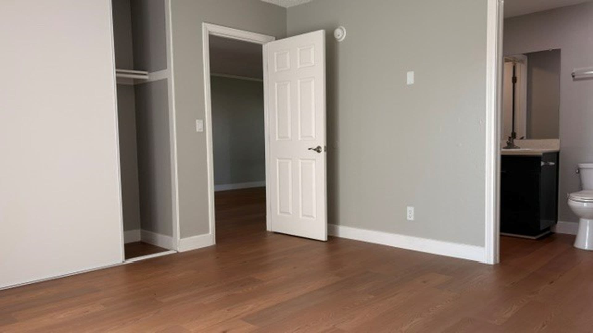 055 - Villa Del Sol Apartment Homes 4 of 8