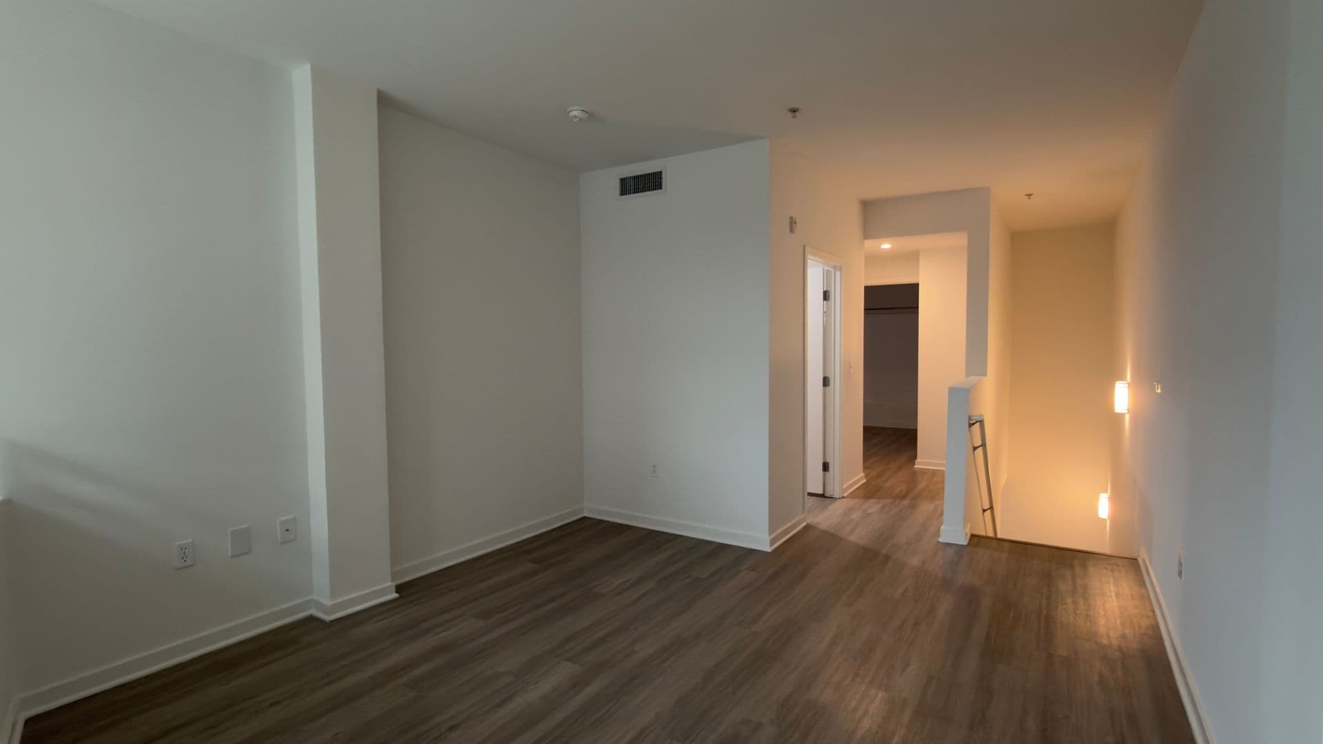 135 - Canvas LA Apartments 6 of 8