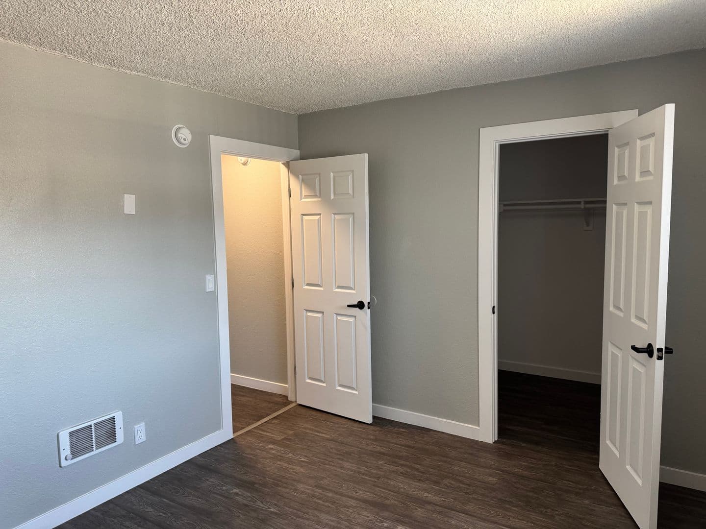 055 - Villa Del Sol Apartment Homes 3 of 8