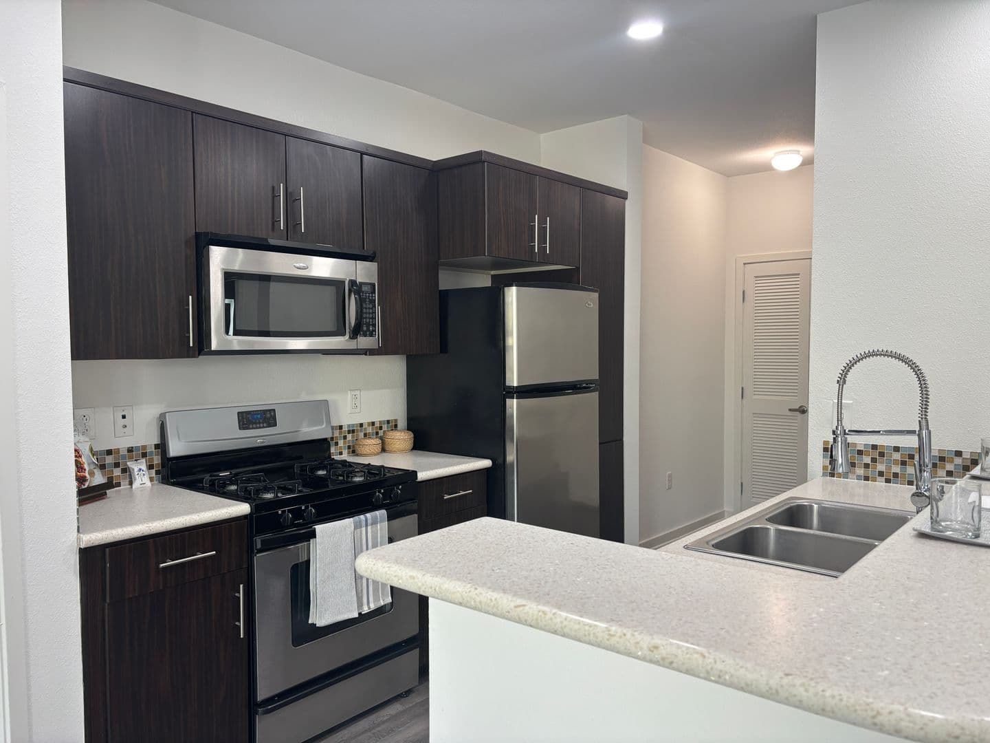135 - Canvas LA Apartments 2 of 11
