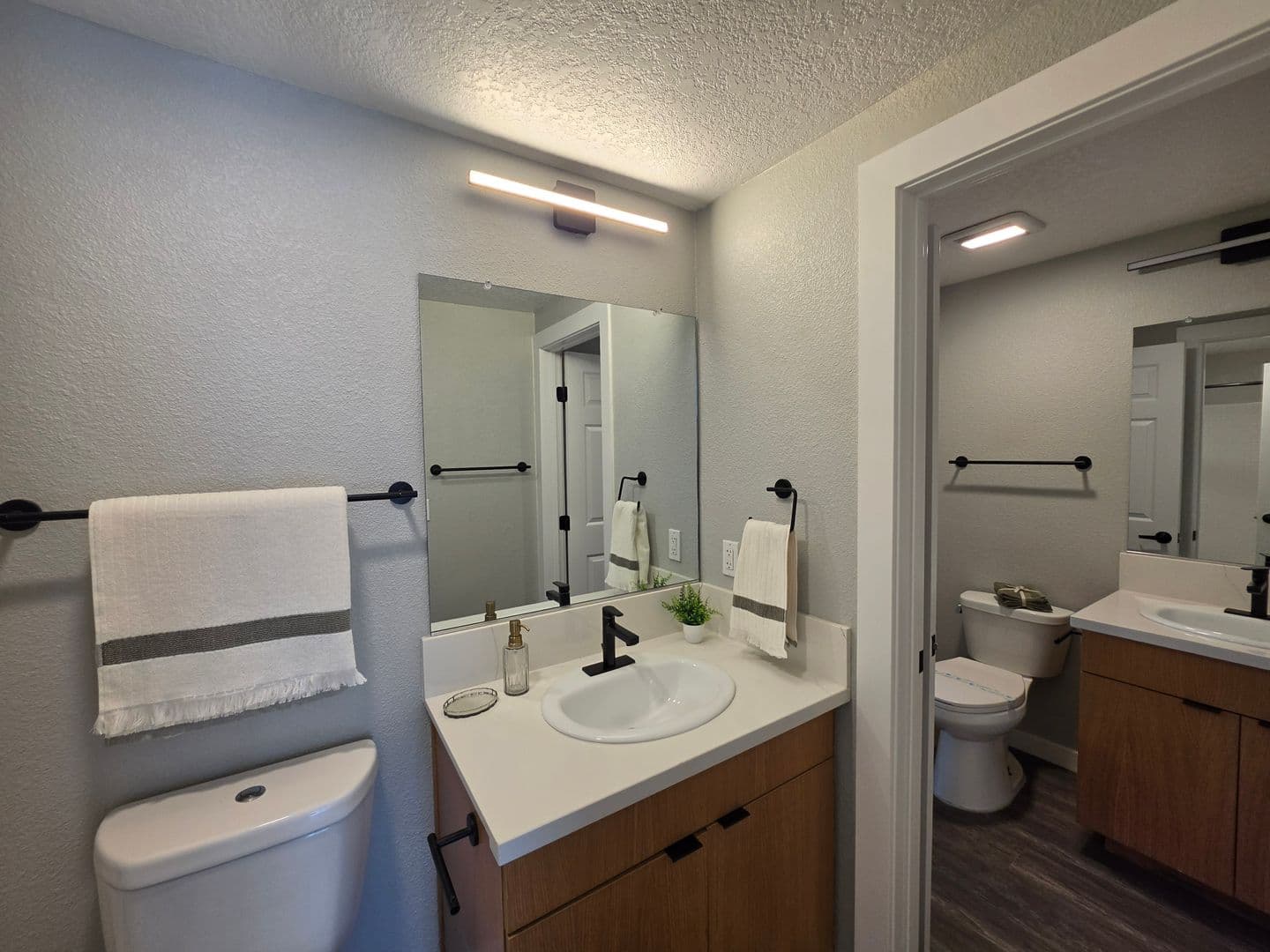 055 - Villa Del Sol Apartment Homes 2 of 7