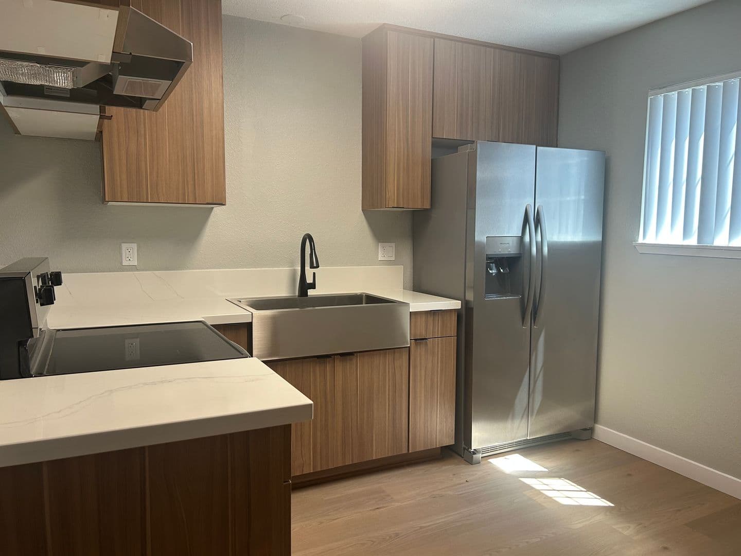 055 - Villa Del Sol Apartment Homes 2 of 9