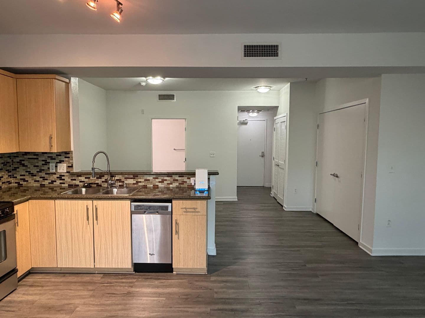 135 - Canvas LA Apartments 6 of 9