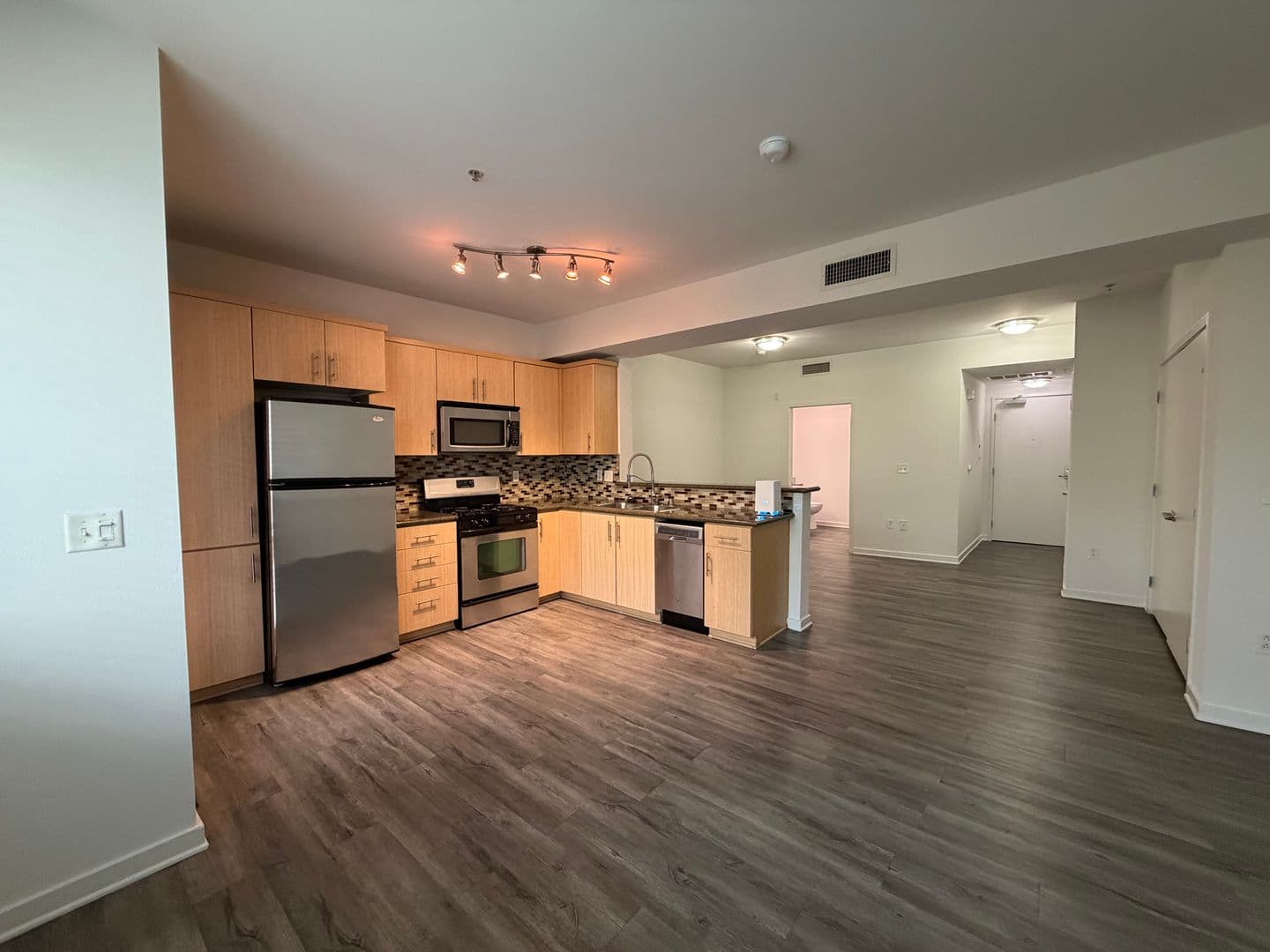 135 - Canvas LA Apartments 2 of 9