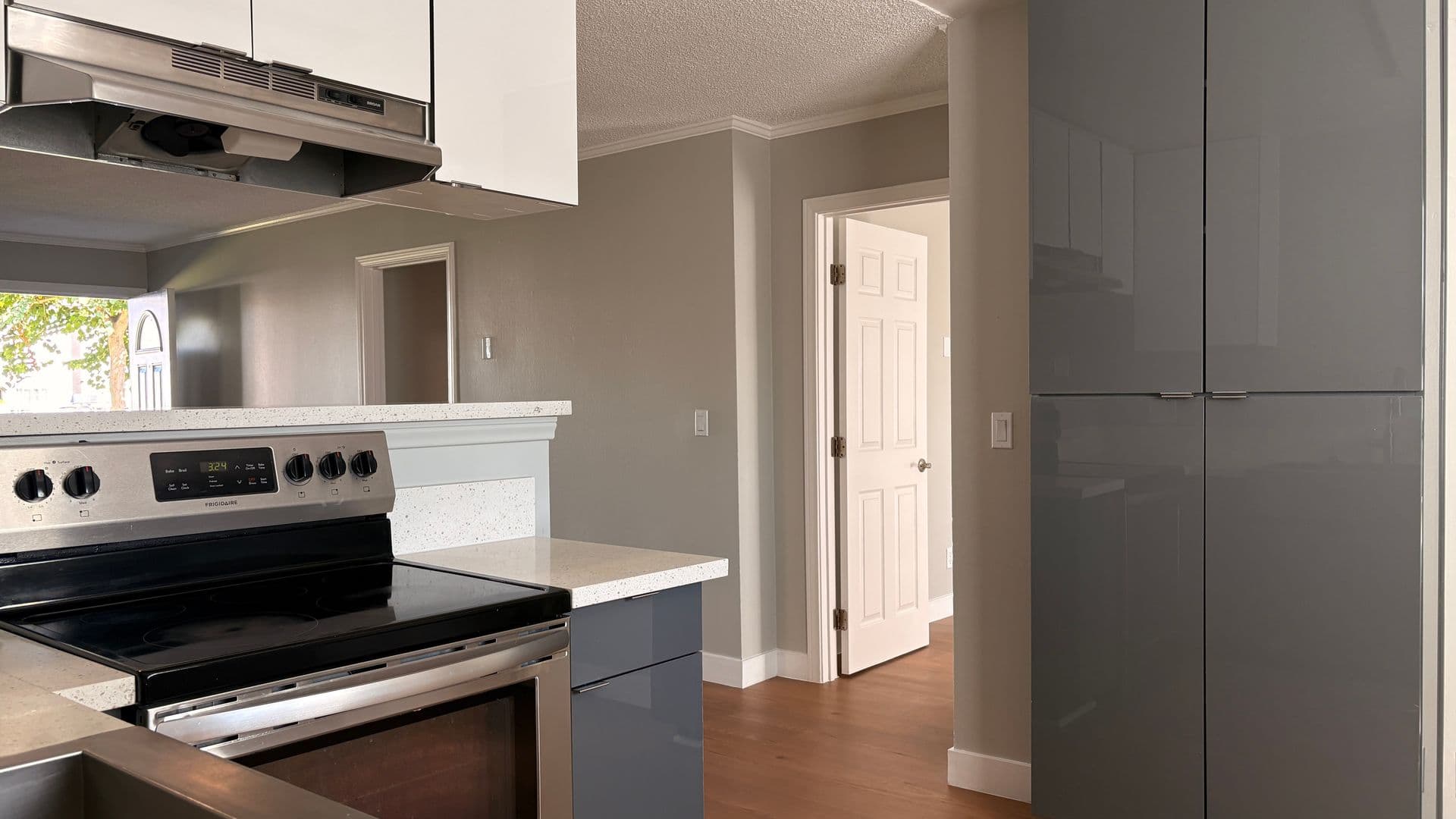 055 - Villa Del Sol Apartment Homes 2 of 8