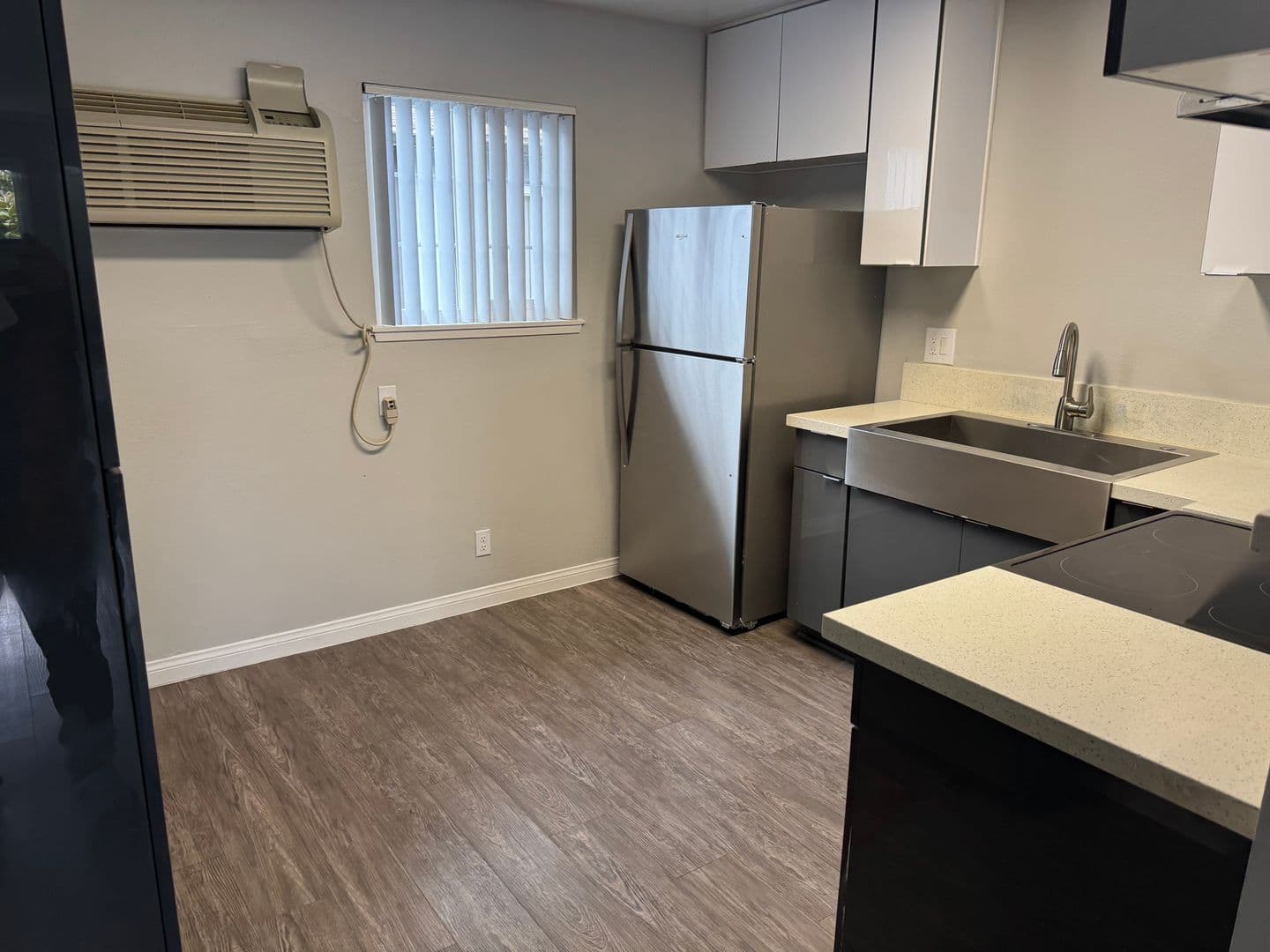055 - Villa Del Sol Apartment Homes 2 of 6