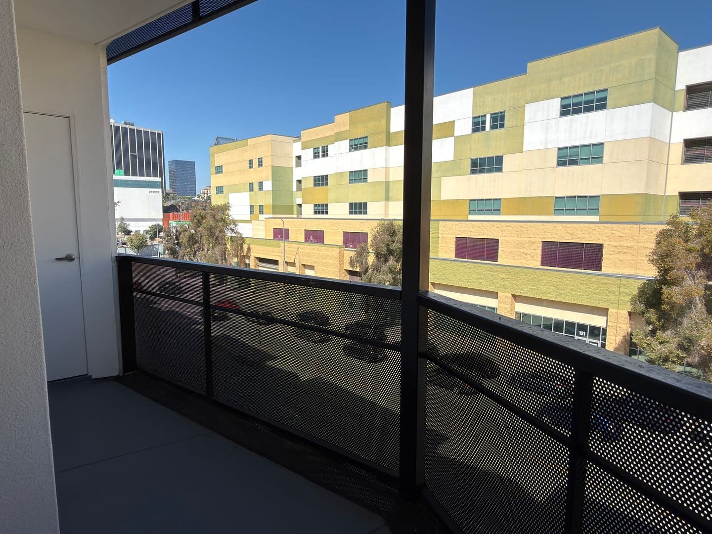 135 - Canvas LA Apartments 4 of 12