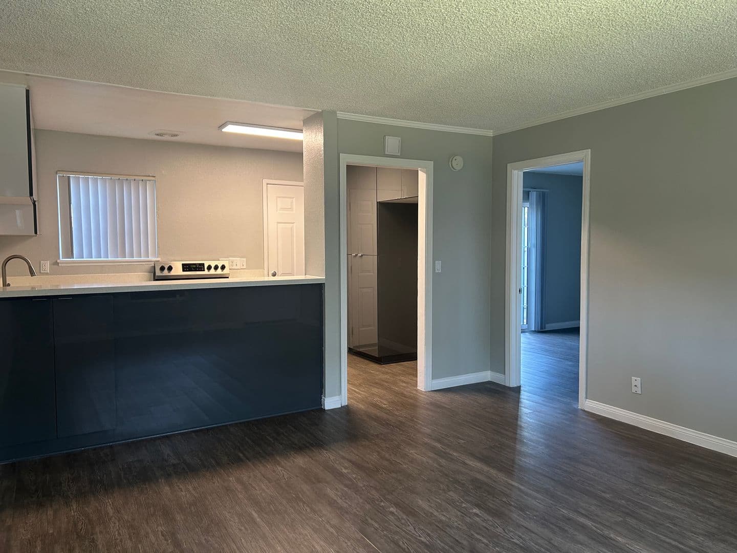 055 - Villa Del Sol Apartment Homes 5 of 8