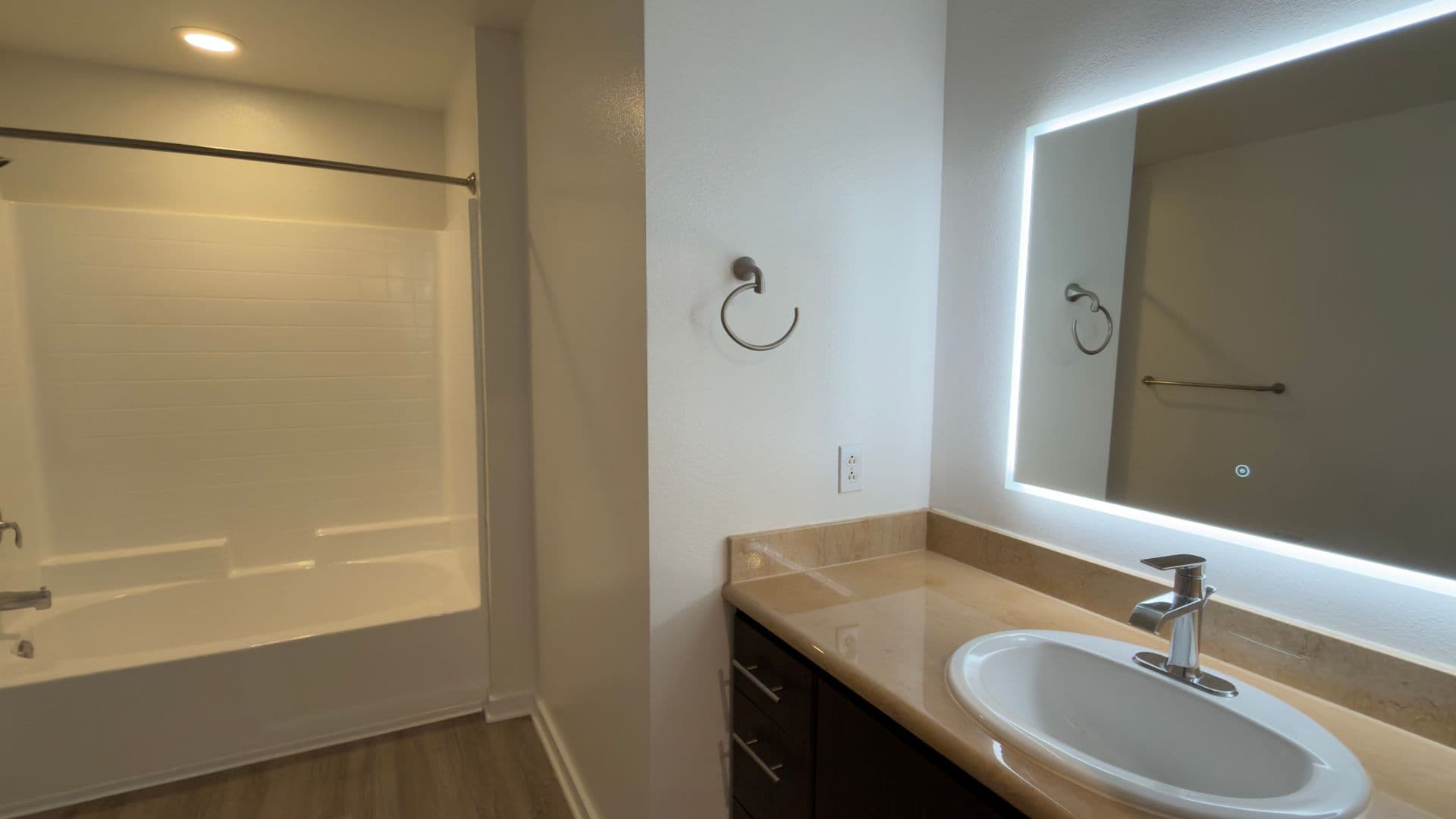 135 - Canvas LA Apartments 8 of 8