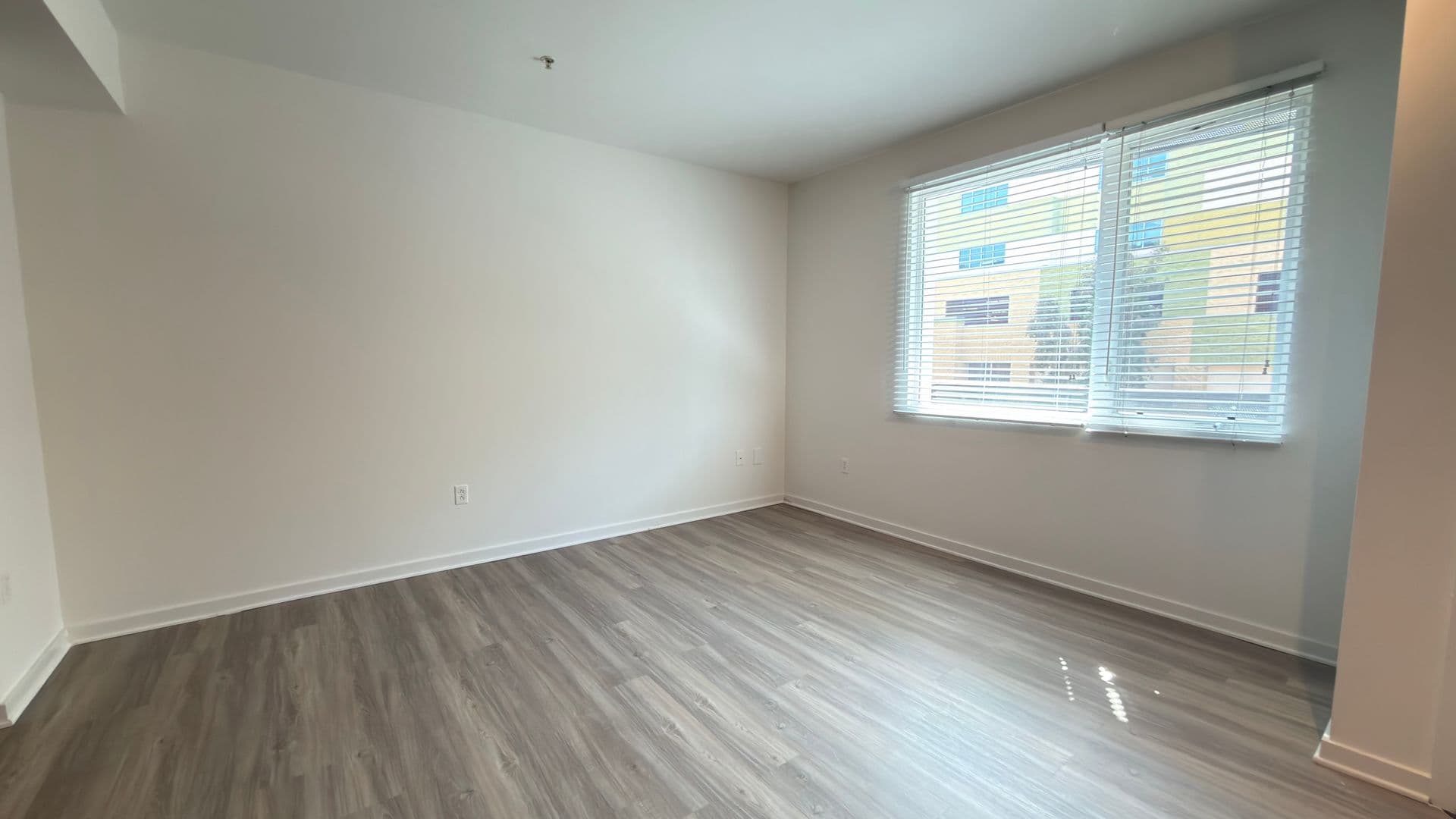 135 - Canvas LA Apartments 4 of 7