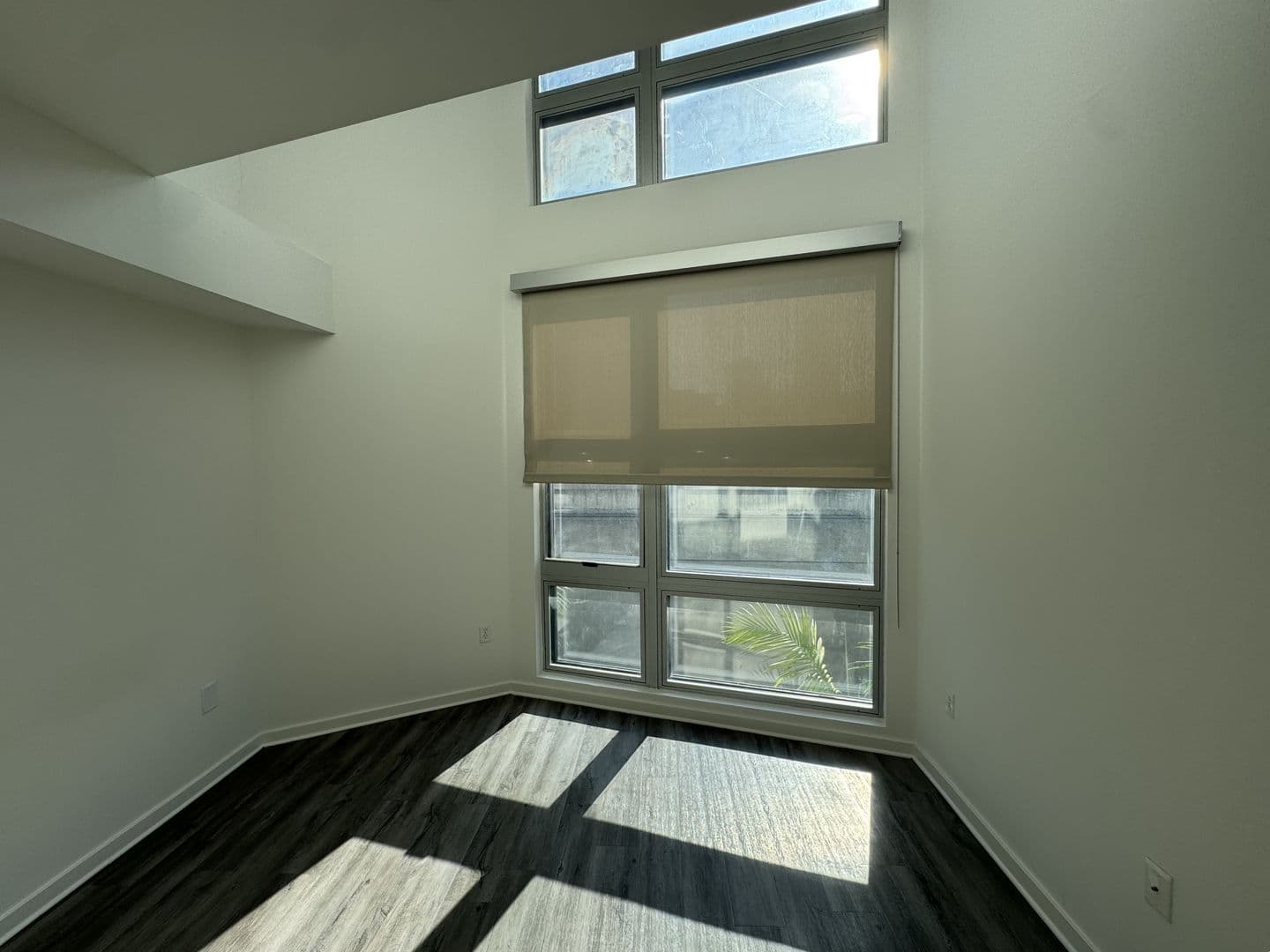 135 - Canvas LA Apartments 1 of 4