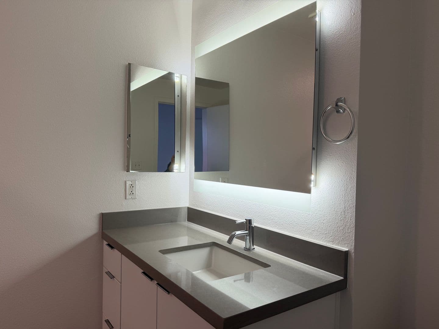 135 - Canvas LA Apartments 5 of 7