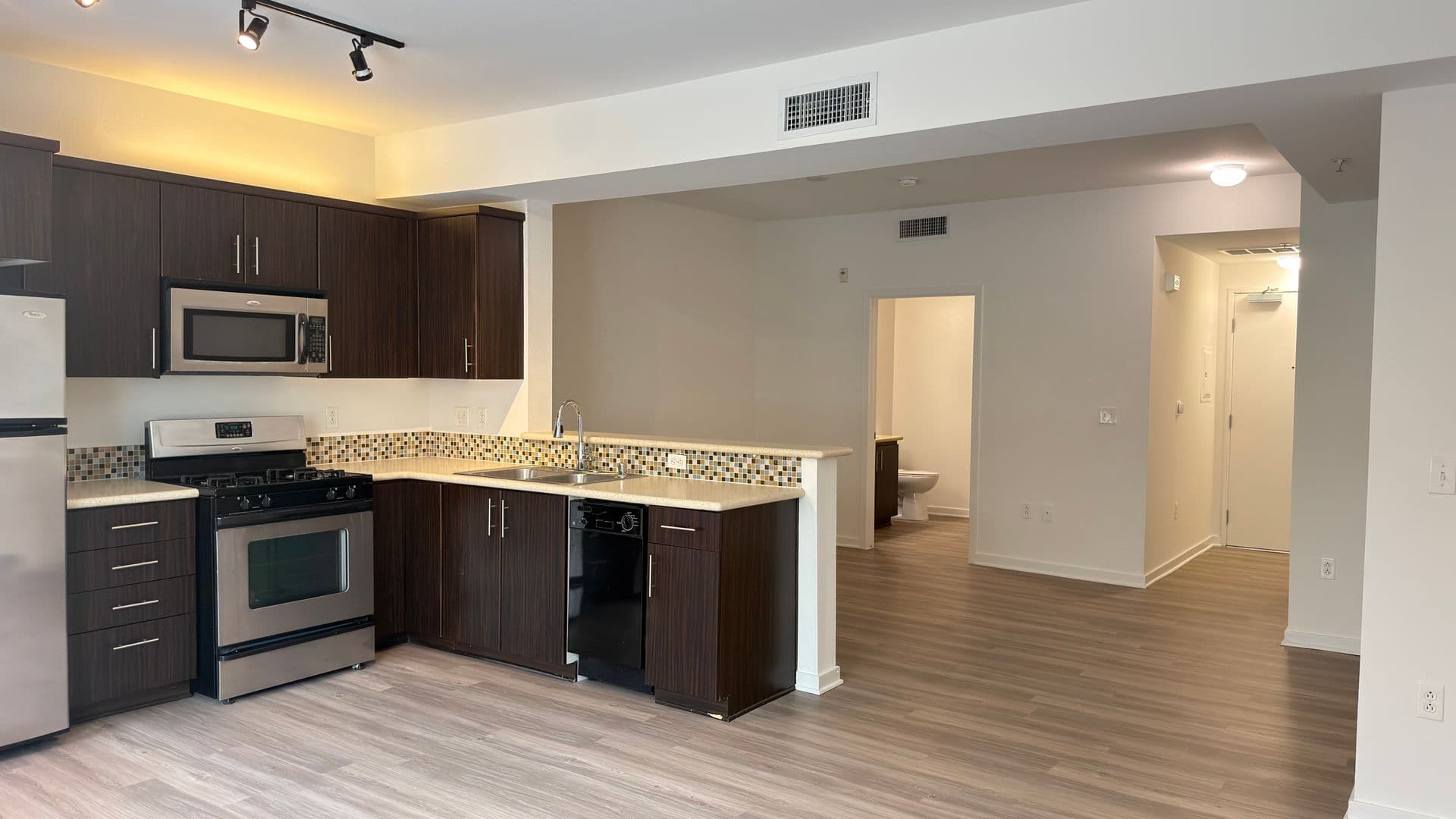135 - Canvas LA Apartments 2 of 7