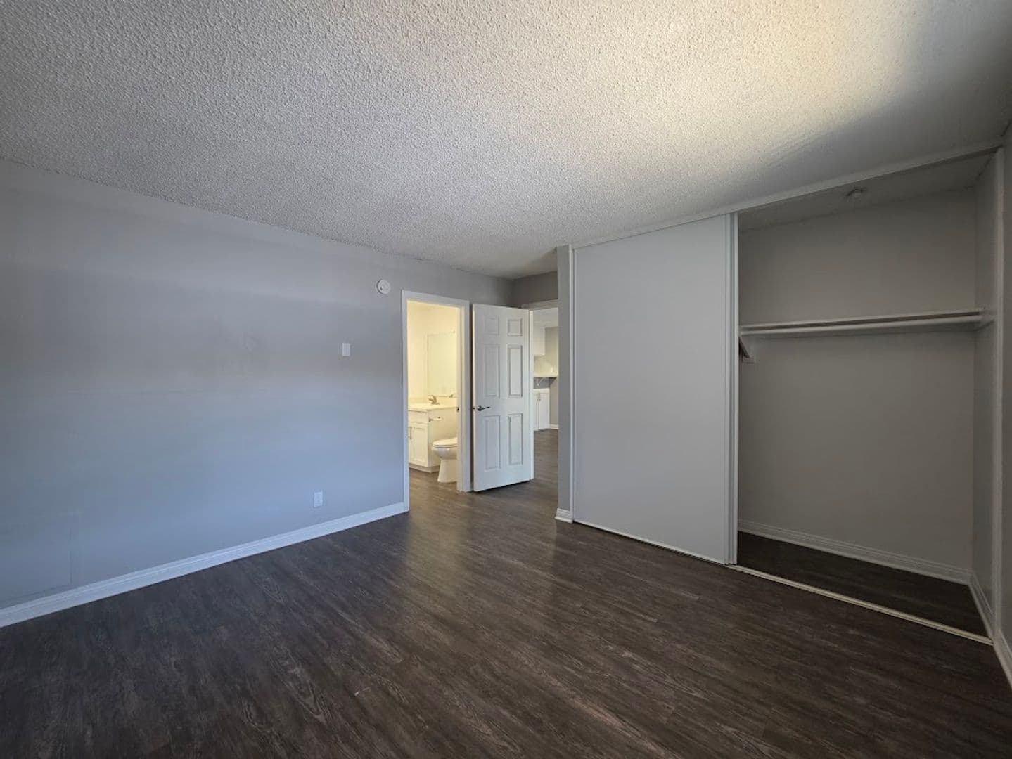 055 - Villa Del Sol Apartment Homes 4 of 9