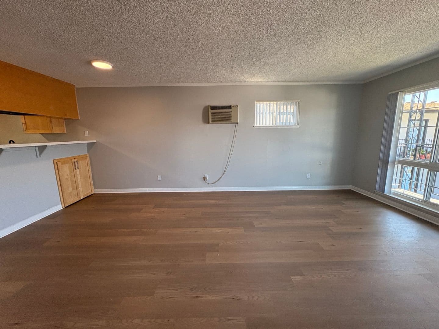 055 - Villa Del Sol Apartment Homes 3 of 7