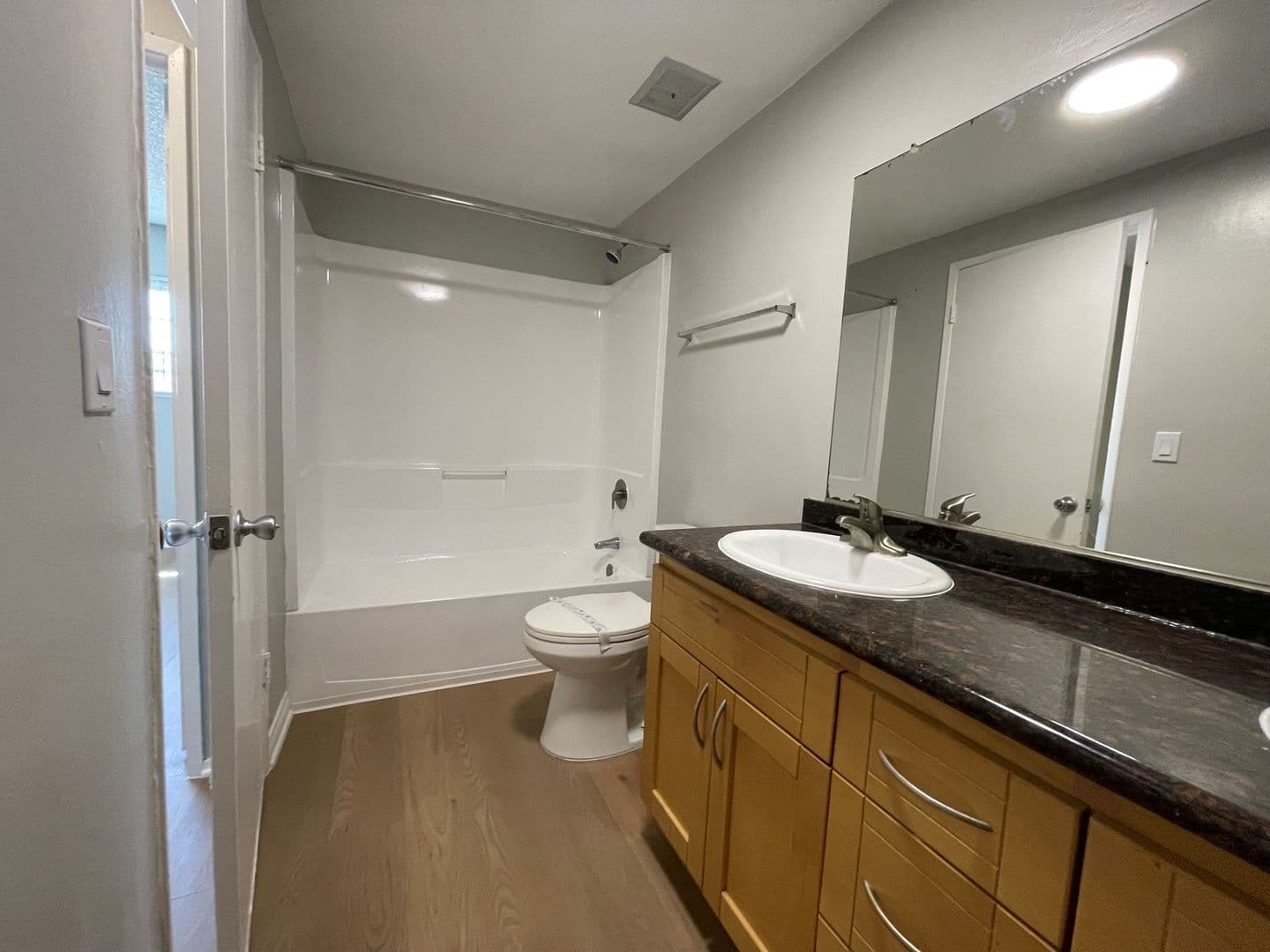 055 - Villa Del Sol Apartment Homes 6 of 8
