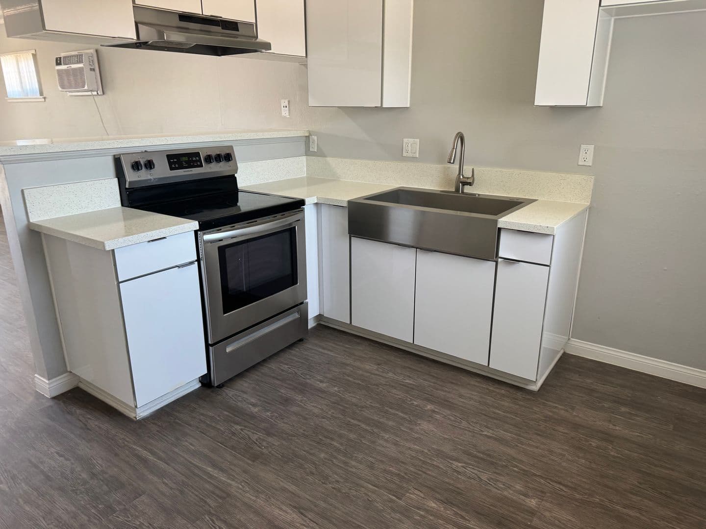 055 - Villa Del Sol Apartment Homes 2 of 5