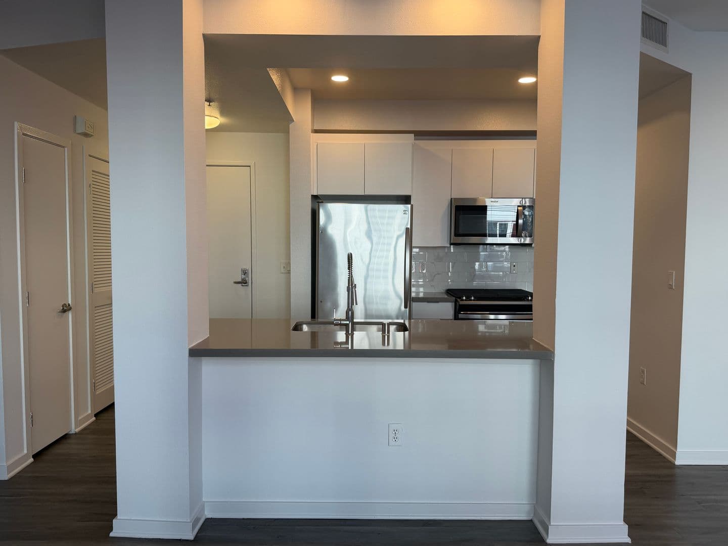 135 - Canvas LA Apartments 2 of 7