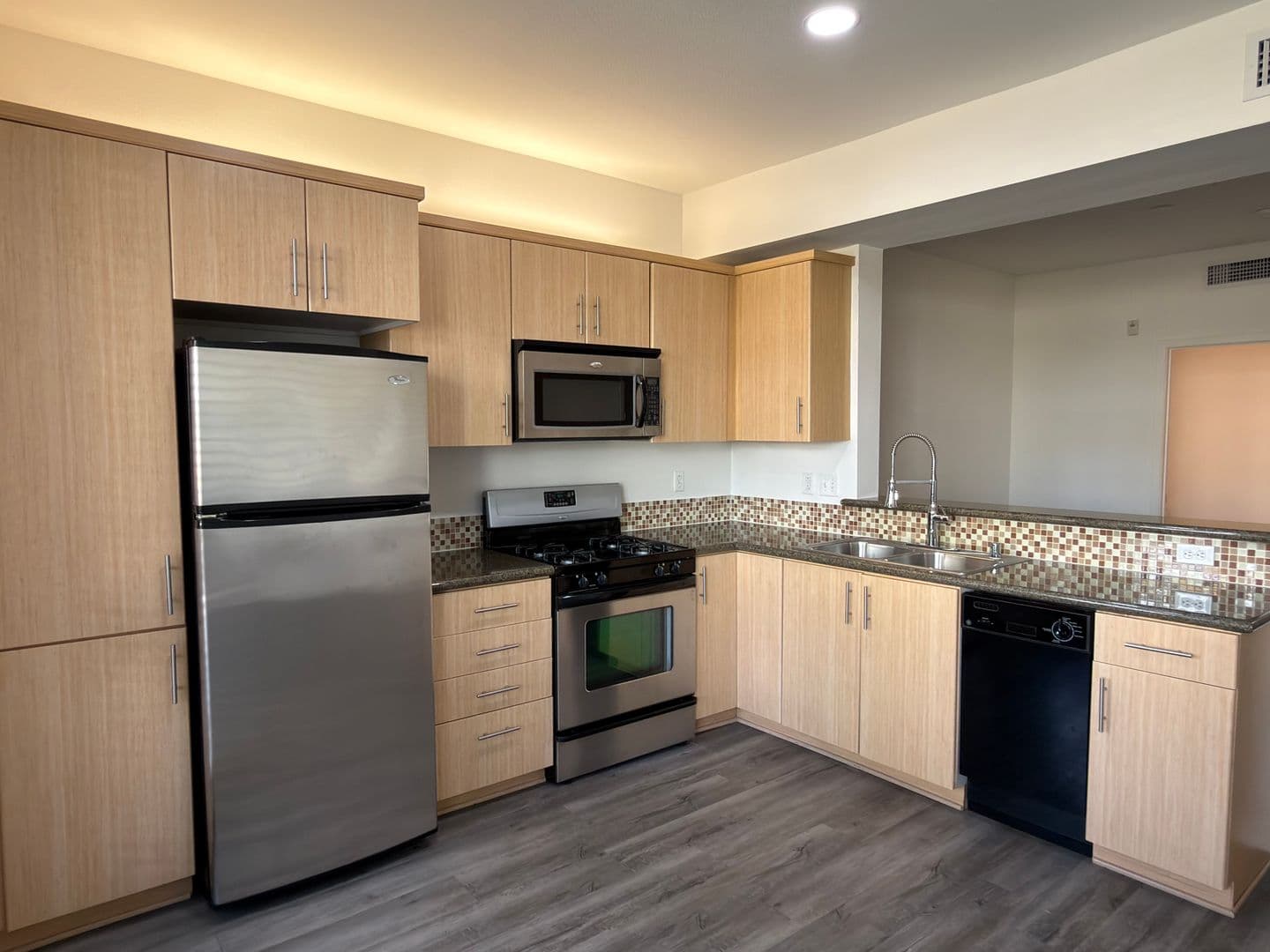 135 - Canvas LA Apartments 10 of 12