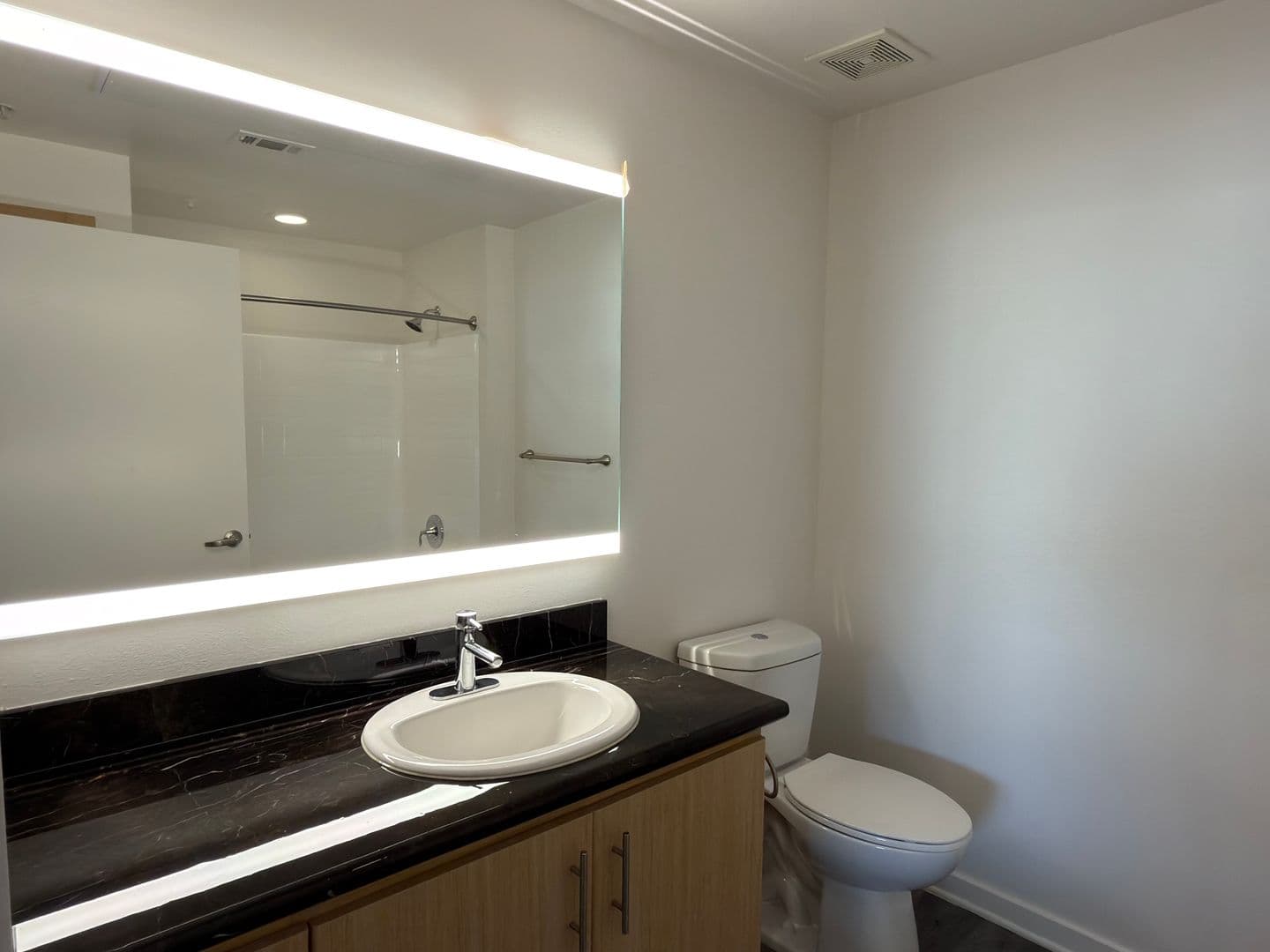 135 - Canvas LA Apartments 7 of 12