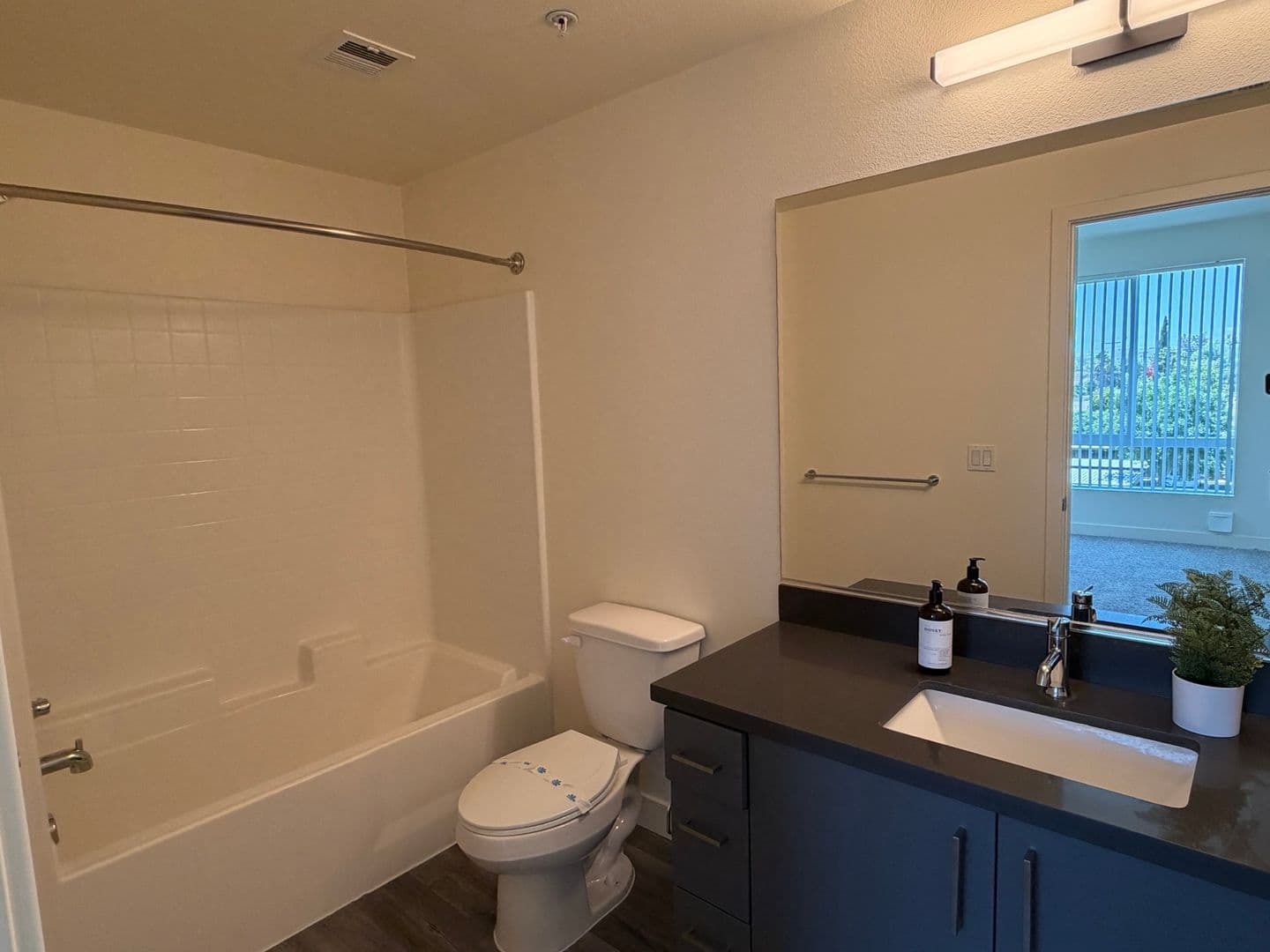 128 - Mission Lofts 5 of 8