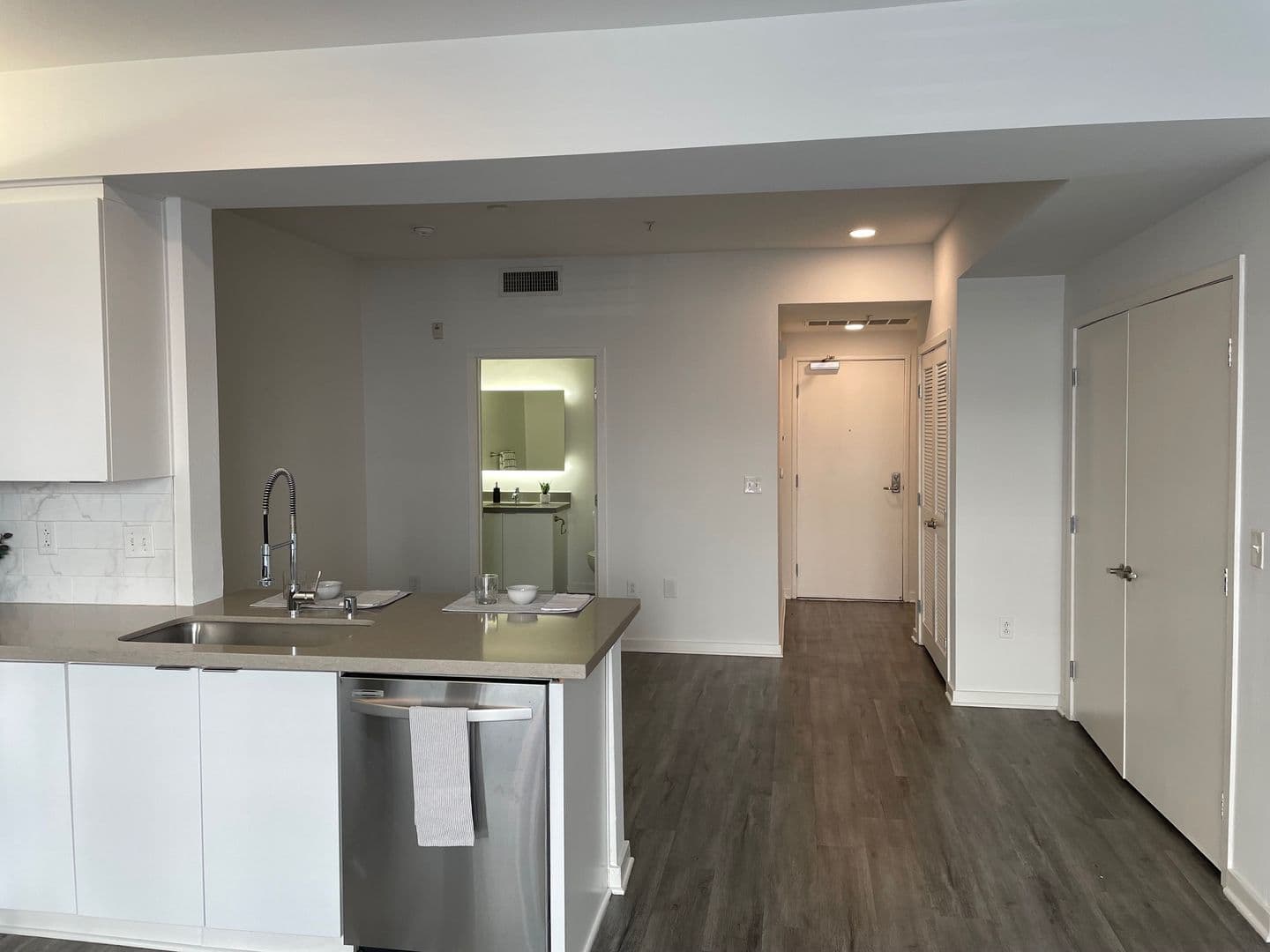 135 - Canvas LA Apartments 3 of 9