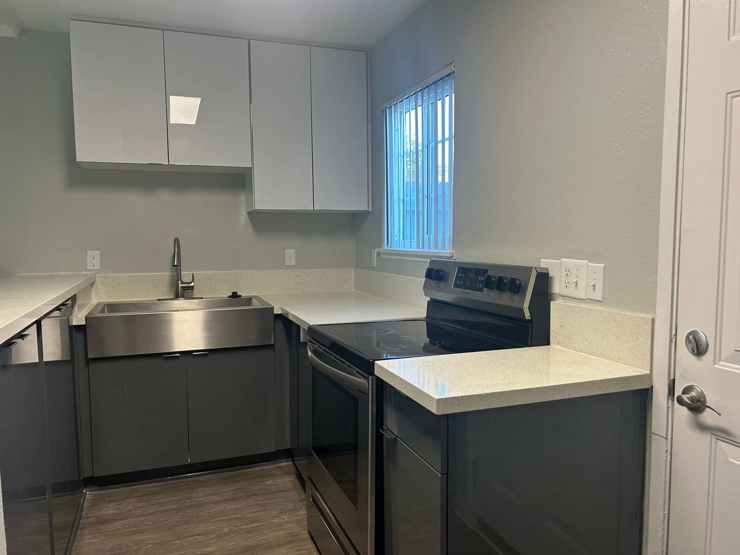 055 - Villa Del Sol Apartment Homes 4 of 8