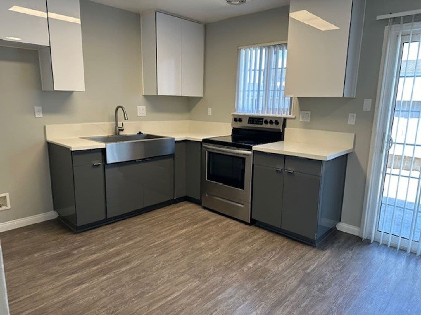 055 - Villa Del Sol Apartment Homes 1 of 8