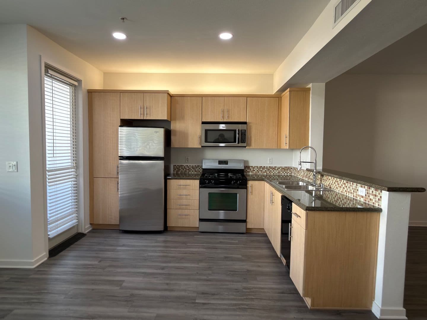 135 - Canvas LA Apartments 1 of 12