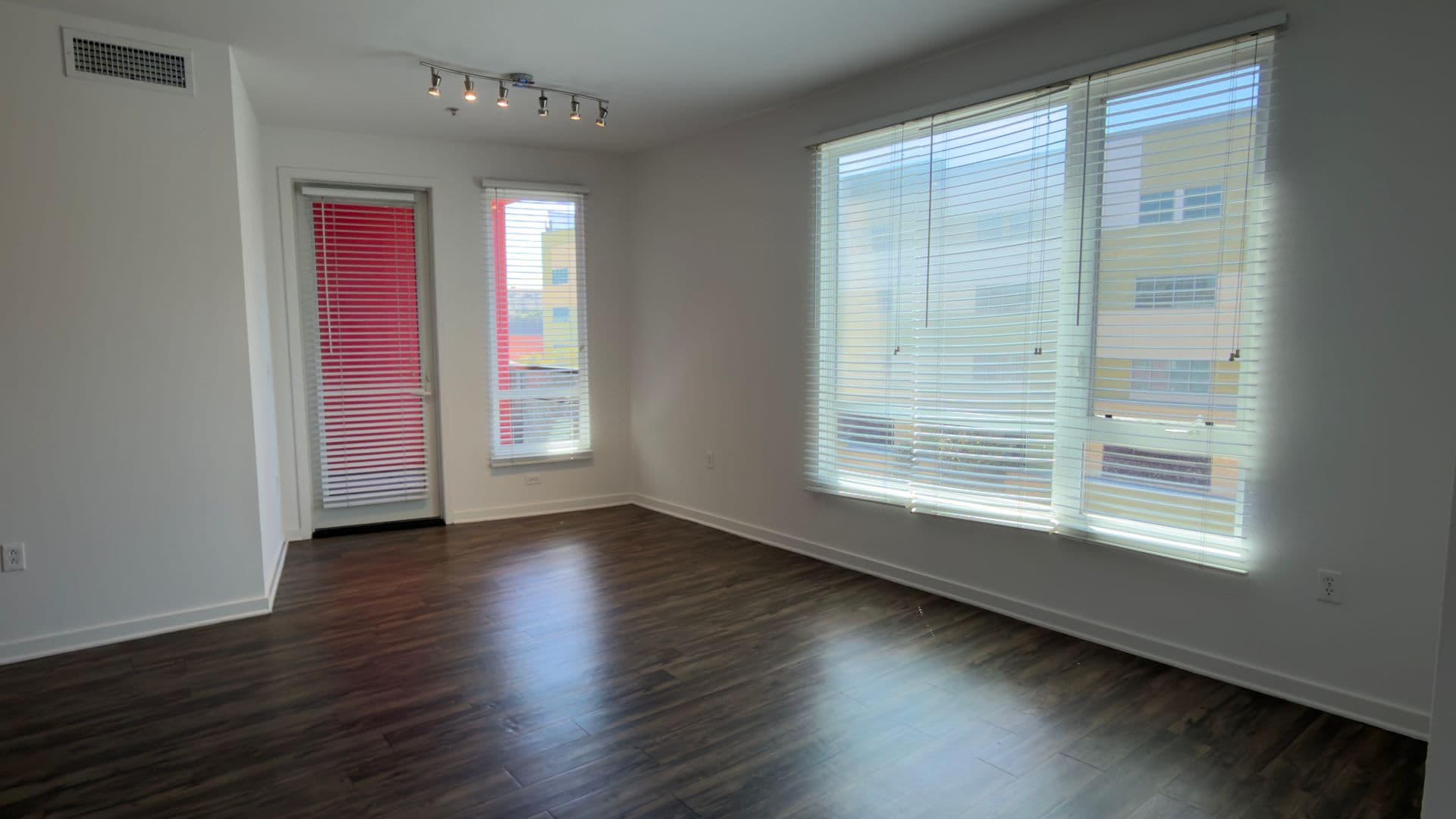 135 - Canvas LA Apartments 1 of 8