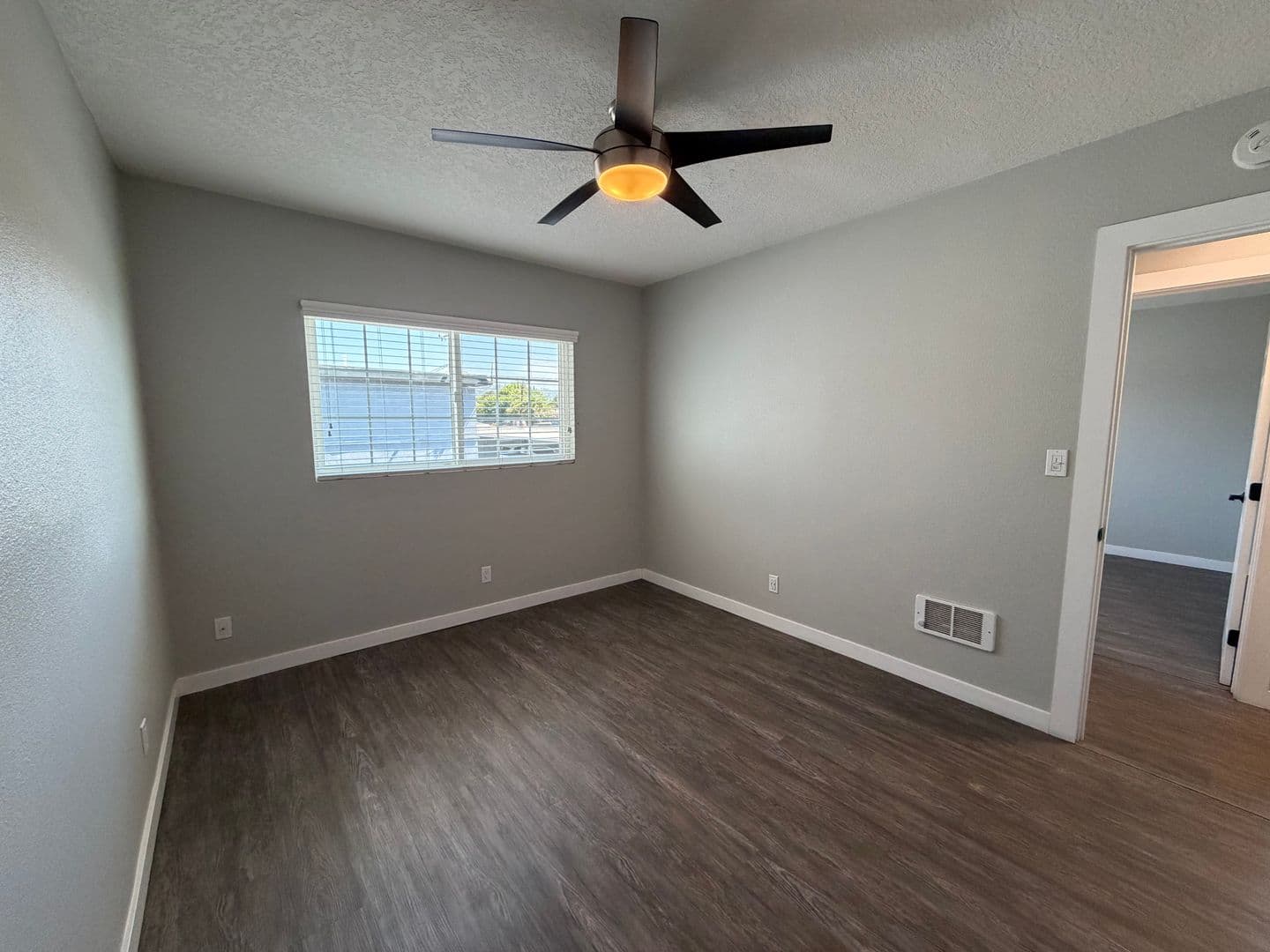 064 - Fair Oaks Apartments 4 of 6