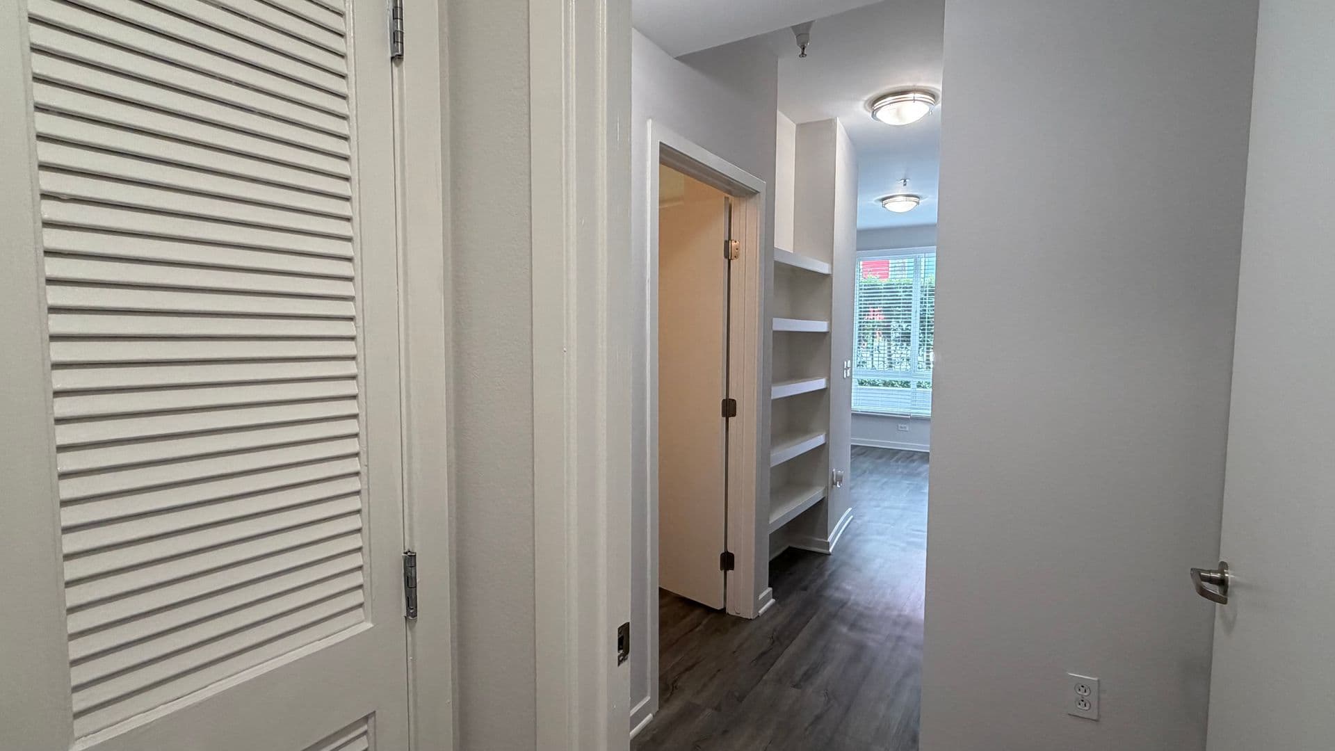 135 - Canvas LA Apartments 4 of 9
