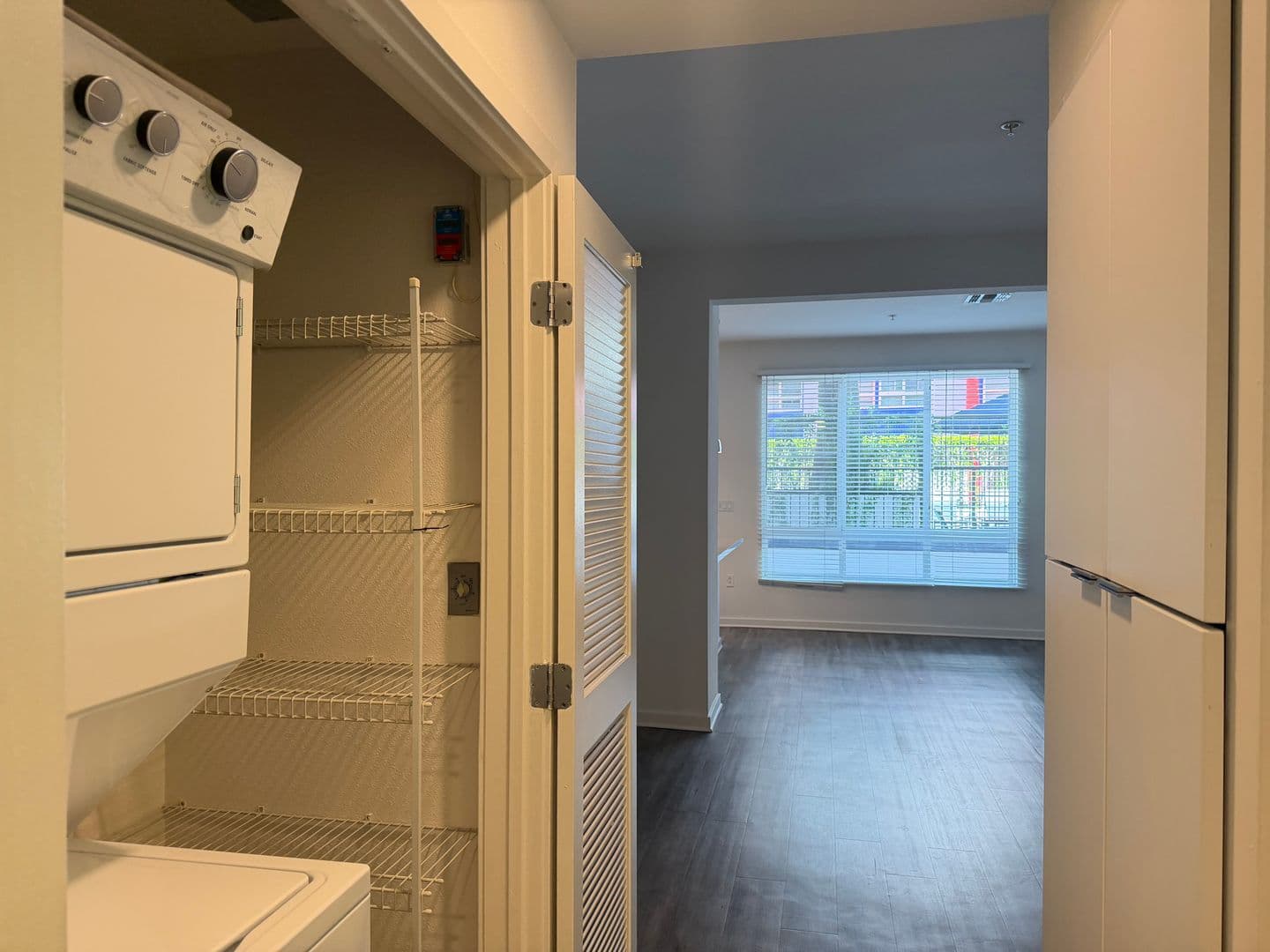 135 - Canvas LA Apartments 3 of 6