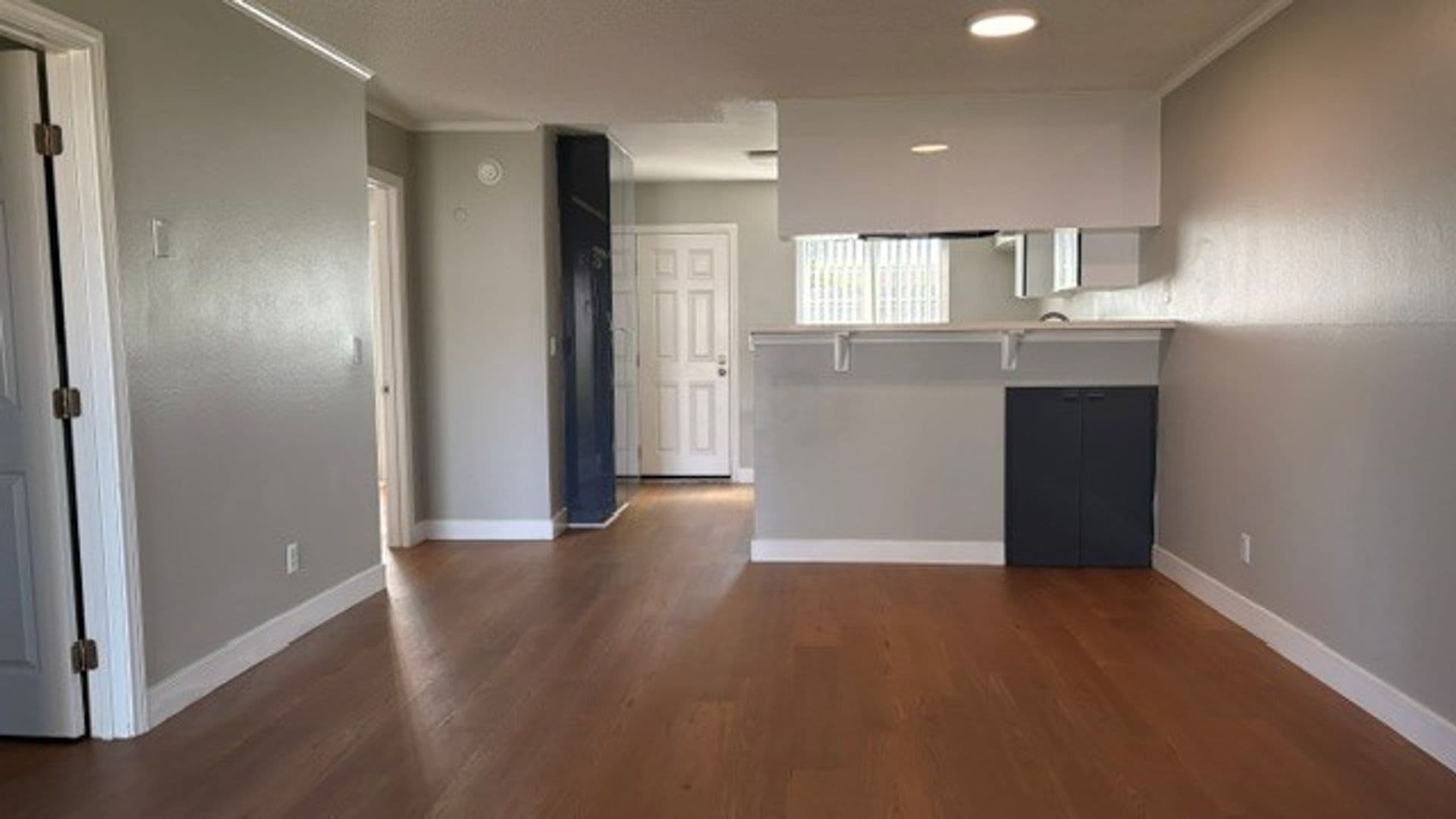 055 - Villa Del Sol Apartment Homes 3 of 8