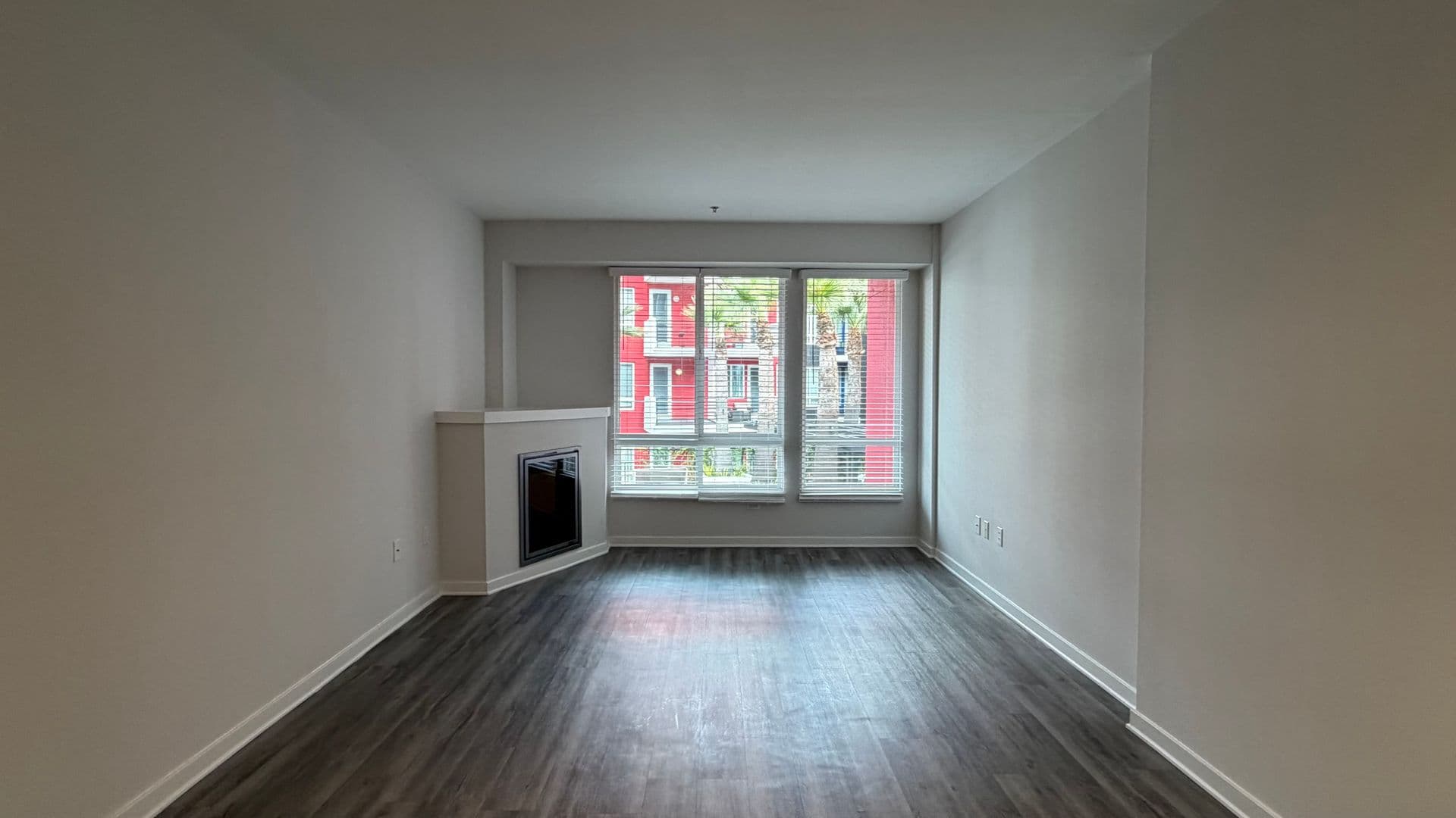 135 - Canvas LA Apartments 5 of 9