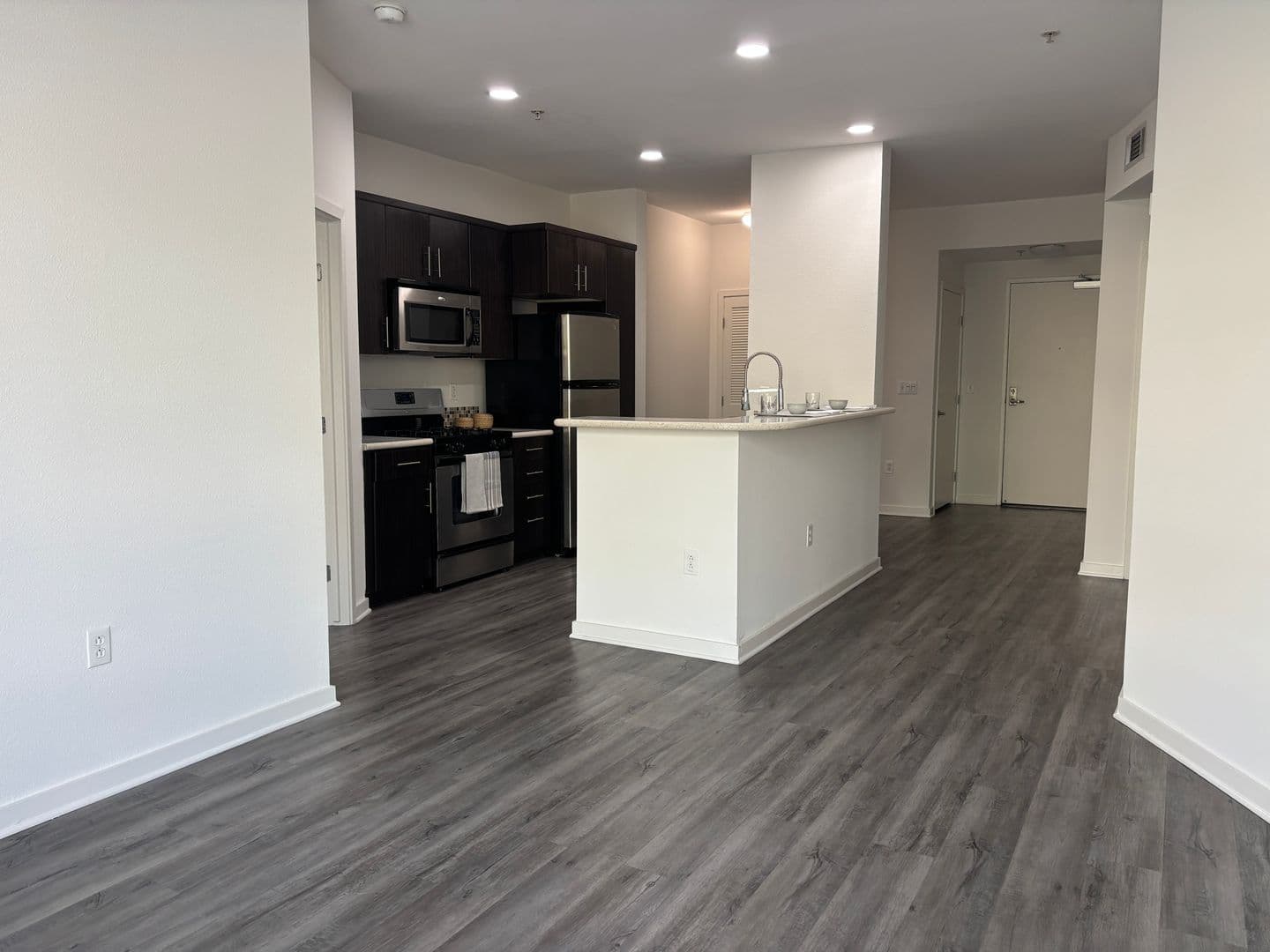 135 - Canvas LA Apartments 1 of 11