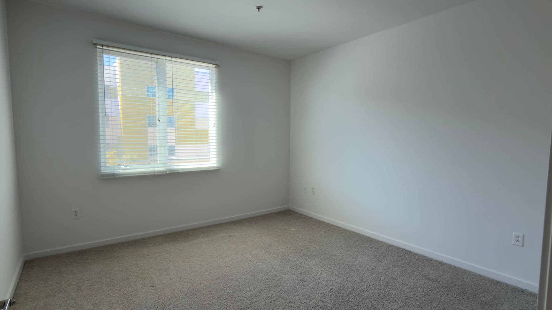 135 - Canvas LA Apartments 4 of 8
