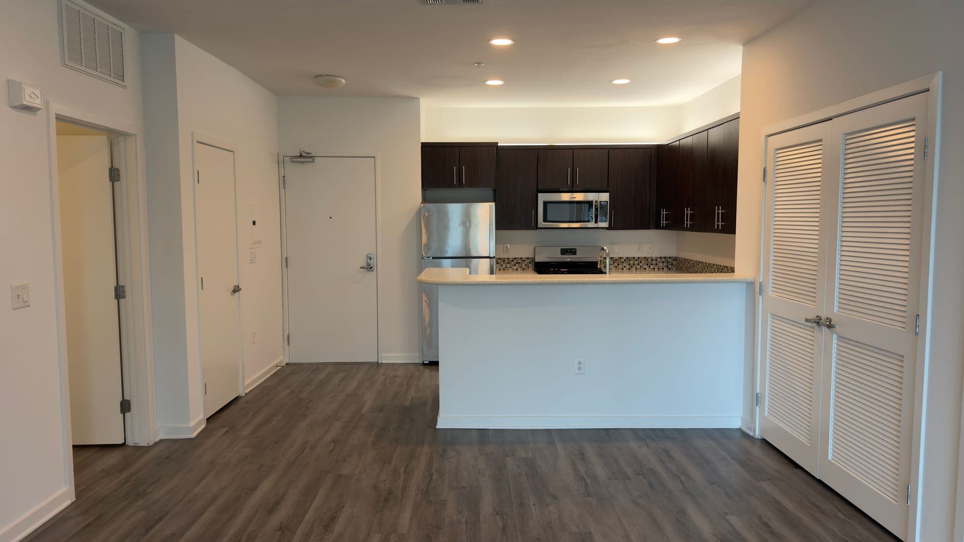 135 - Canvas LA Apartments 3 of 10