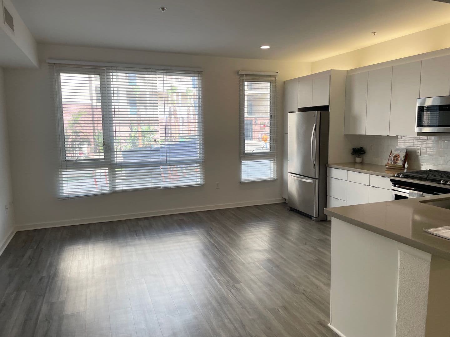 135 - Canvas LA Apartments 1 of 9