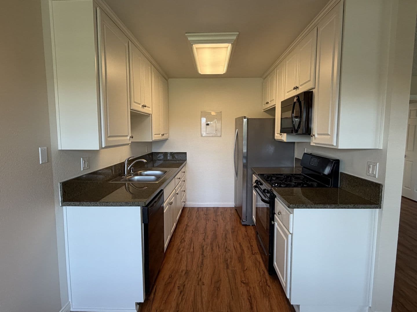 099 - Tierra Palms Apartment Homes 5 of 8
