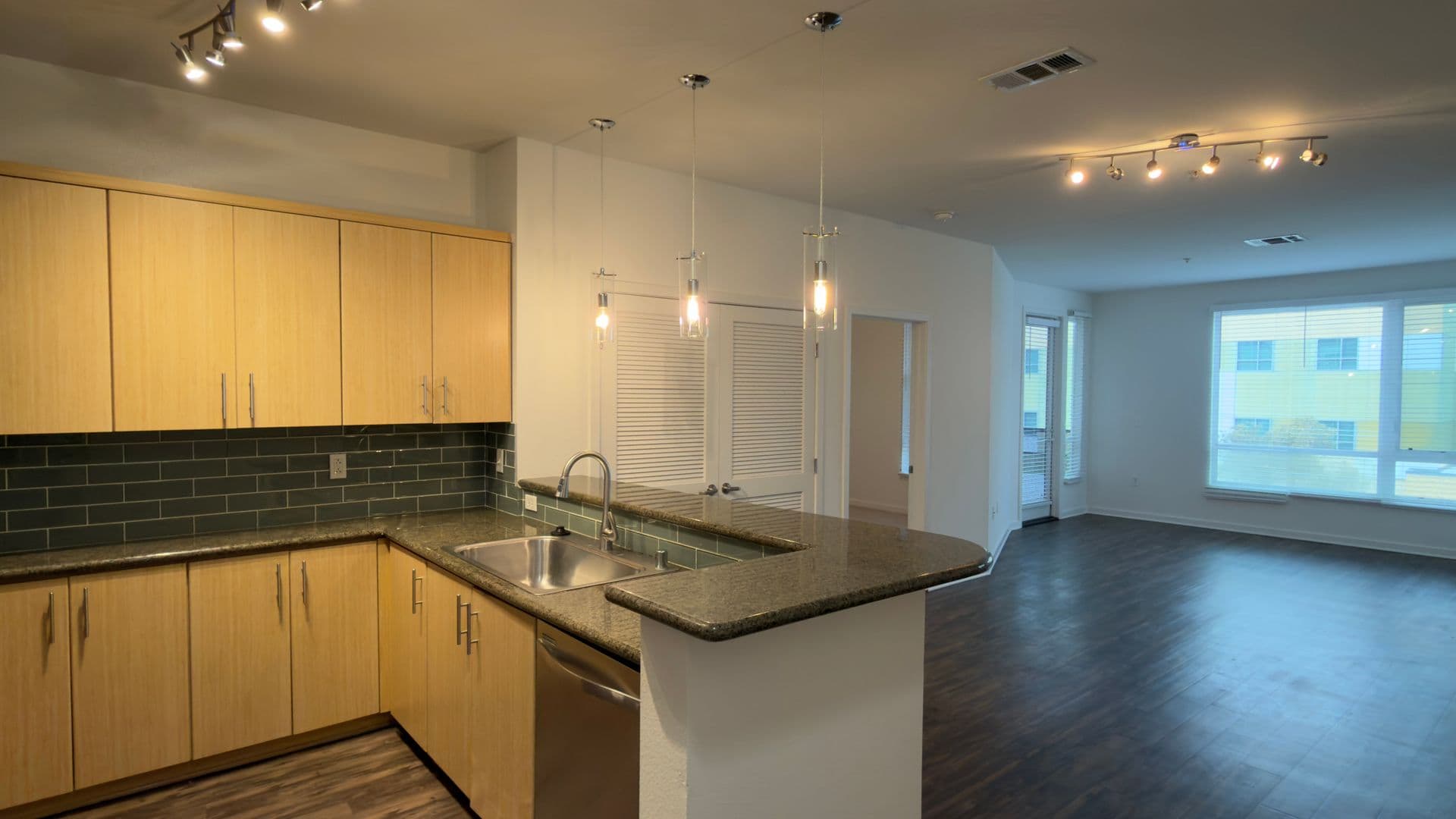 135 - Canvas LA Apartments 2 of 11