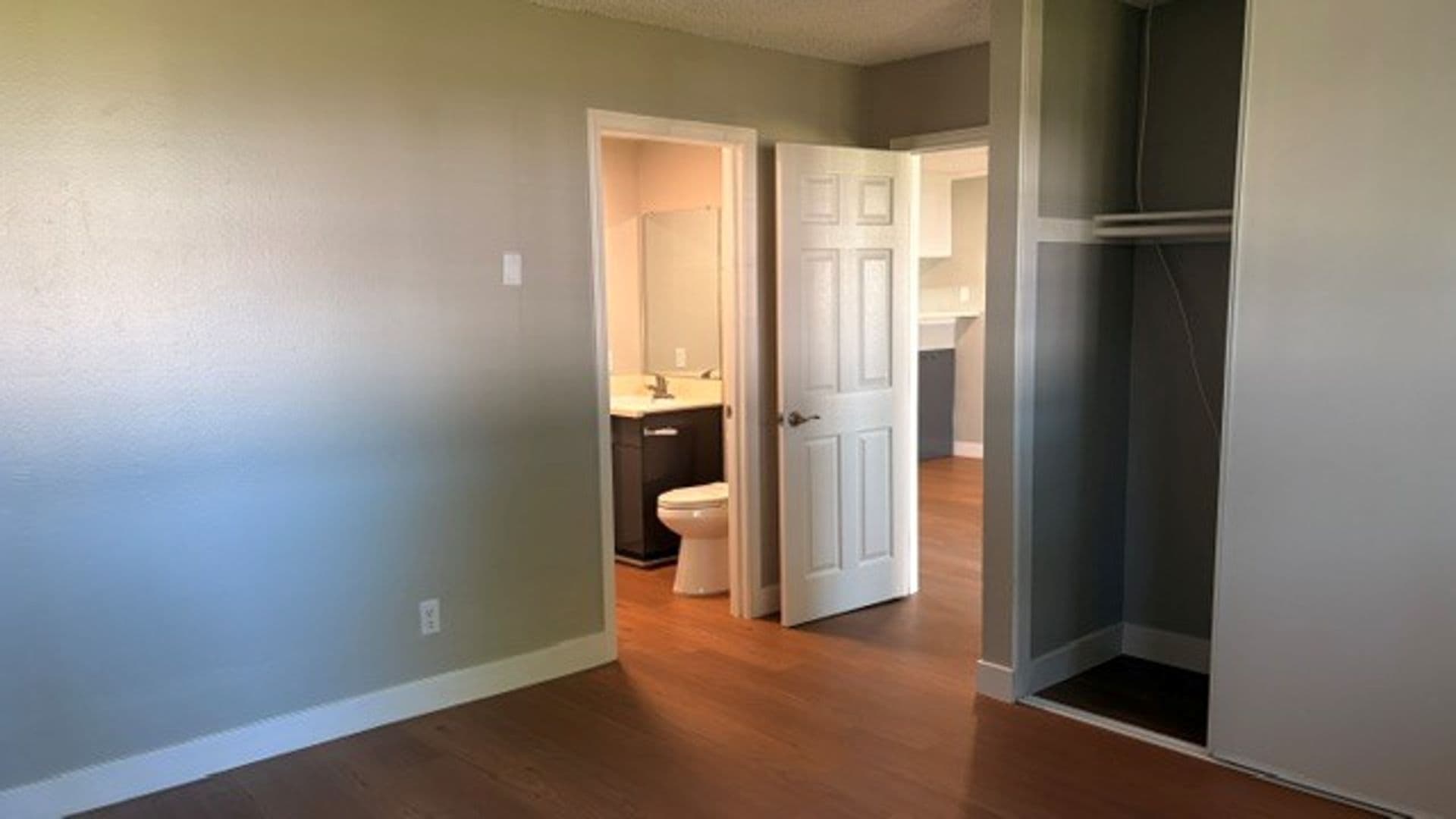 055 - Villa Del Sol Apartment Homes 7 of 8