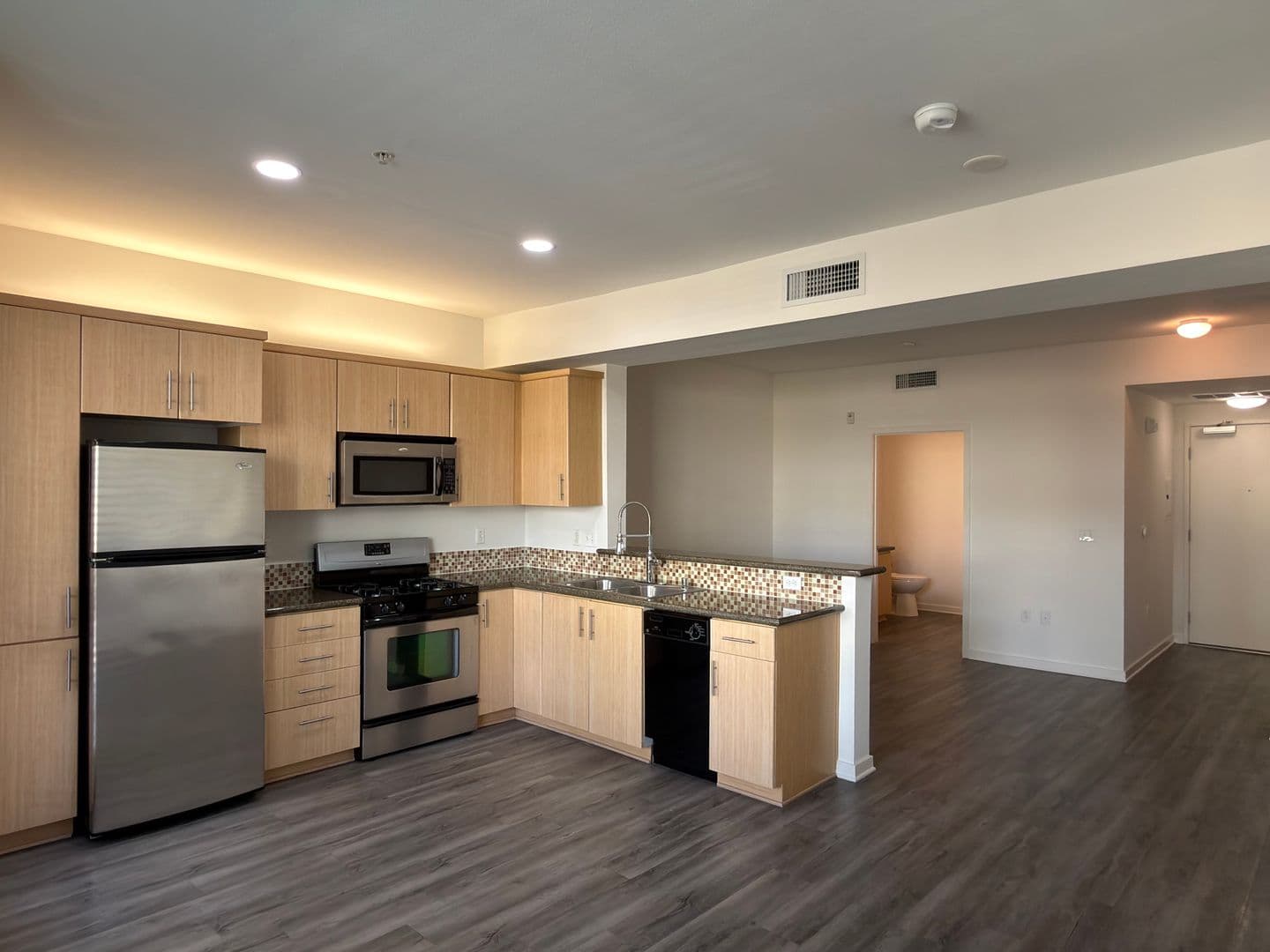 135 - Canvas LA Apartments 5 of 12