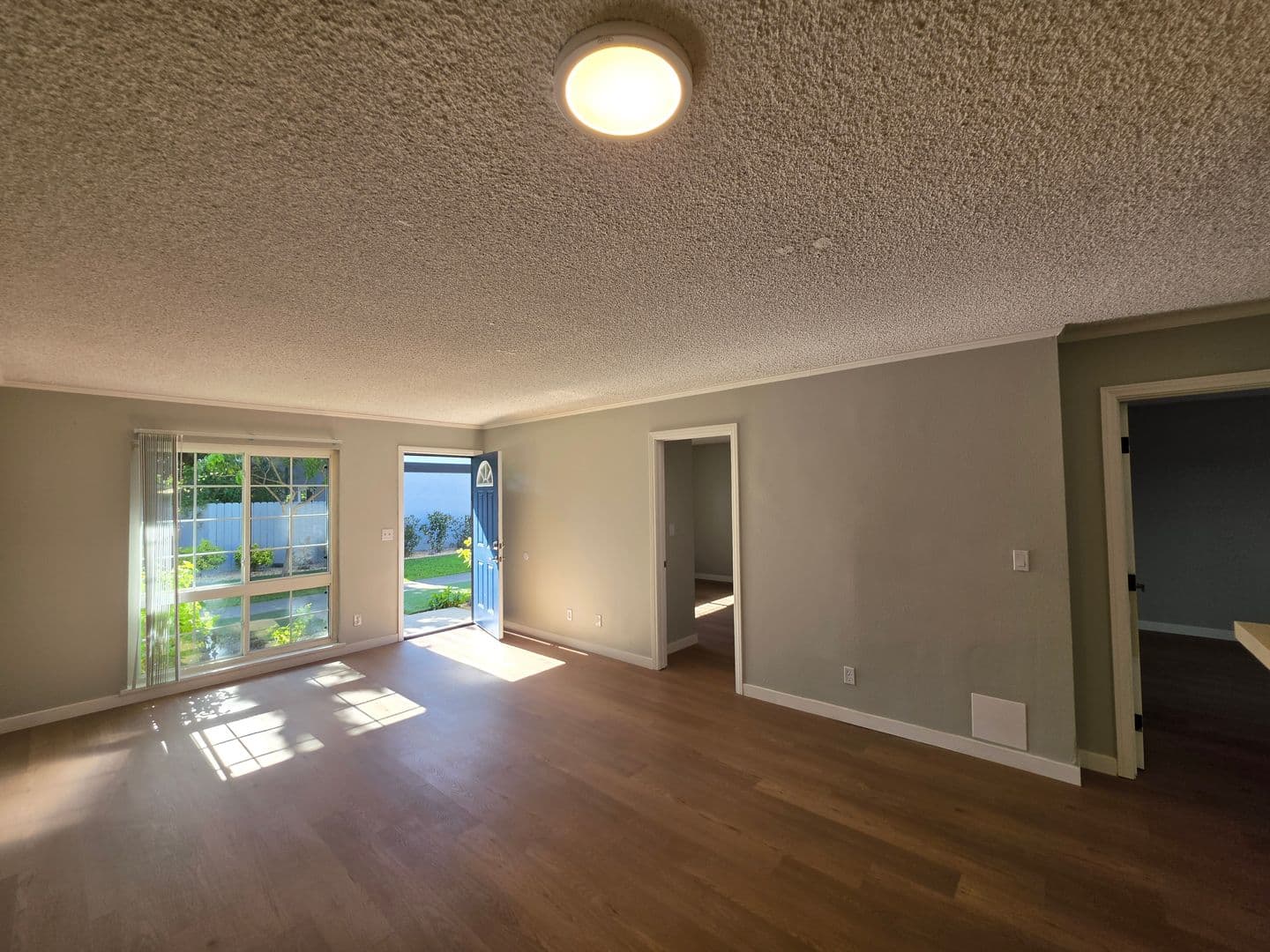 055 - Villa Del Sol Apartment Homes 1 of 7