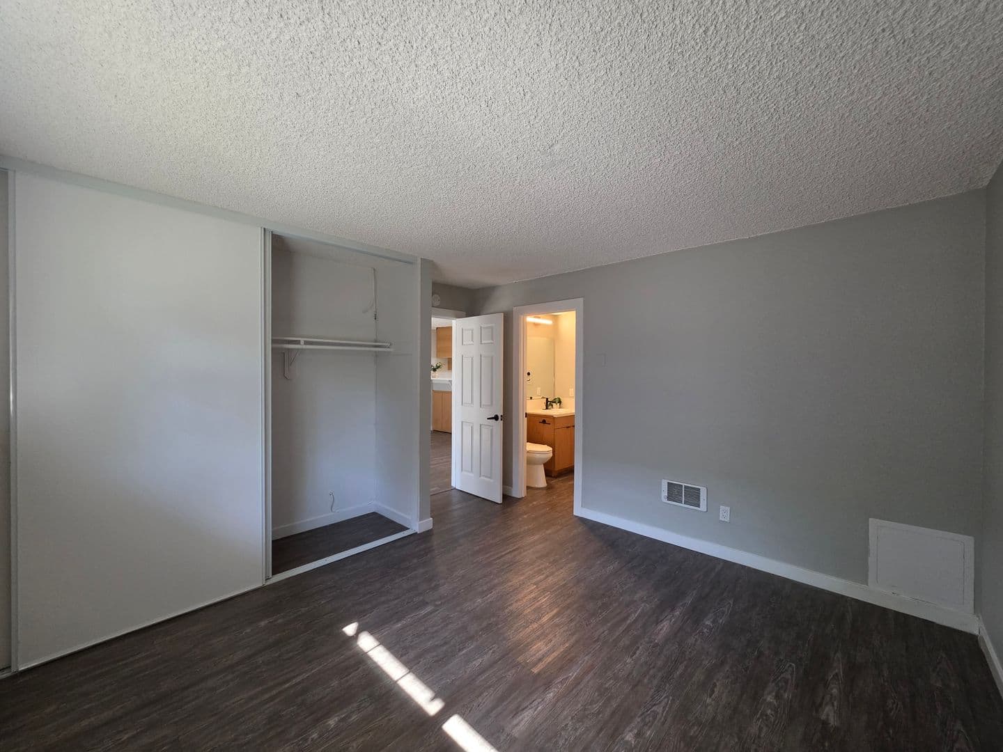 055 - Villa Del Sol Apartment Homes 3 of 7